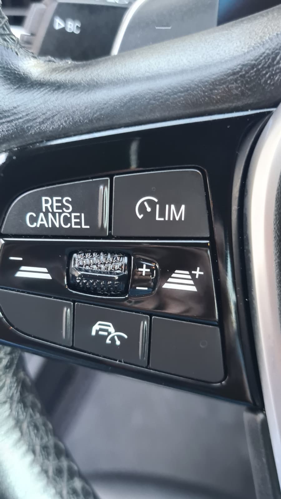 BMW 520d xDrive Sport Line Steptronic ** Voll-Leder ** Gr-Navi ** RF-Kamera ** Sitzmemory ** Abstandsregelsysteme ** H-UP-Disp **-image-11