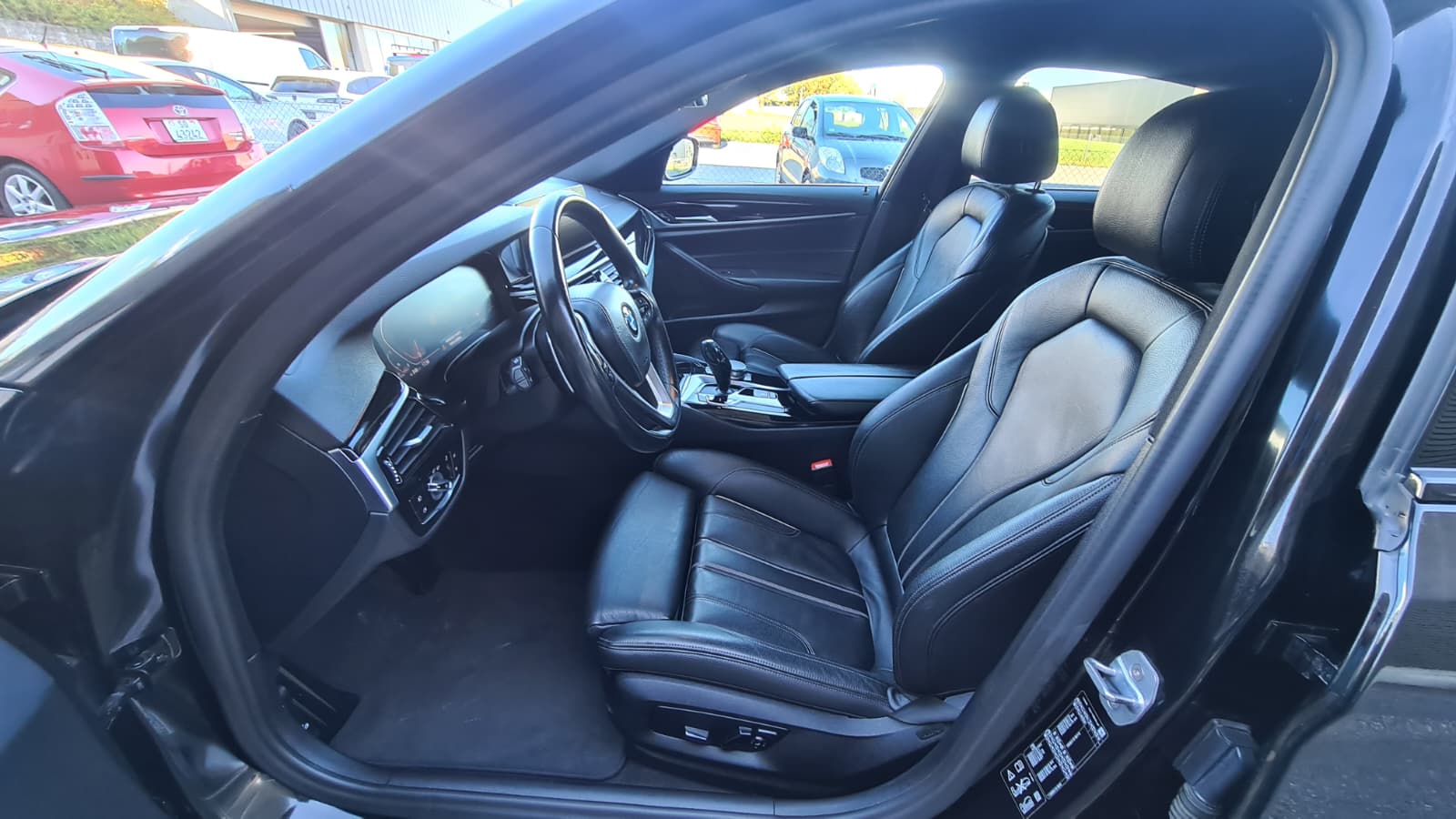 BMW 520d xDrive Sport Line Steptronic ** Voll-Leder ** Gr-Navi ** RF-Kamera ** Sitzmemory ** Abstandsregelsysteme ** H-UP-Disp **-image-18