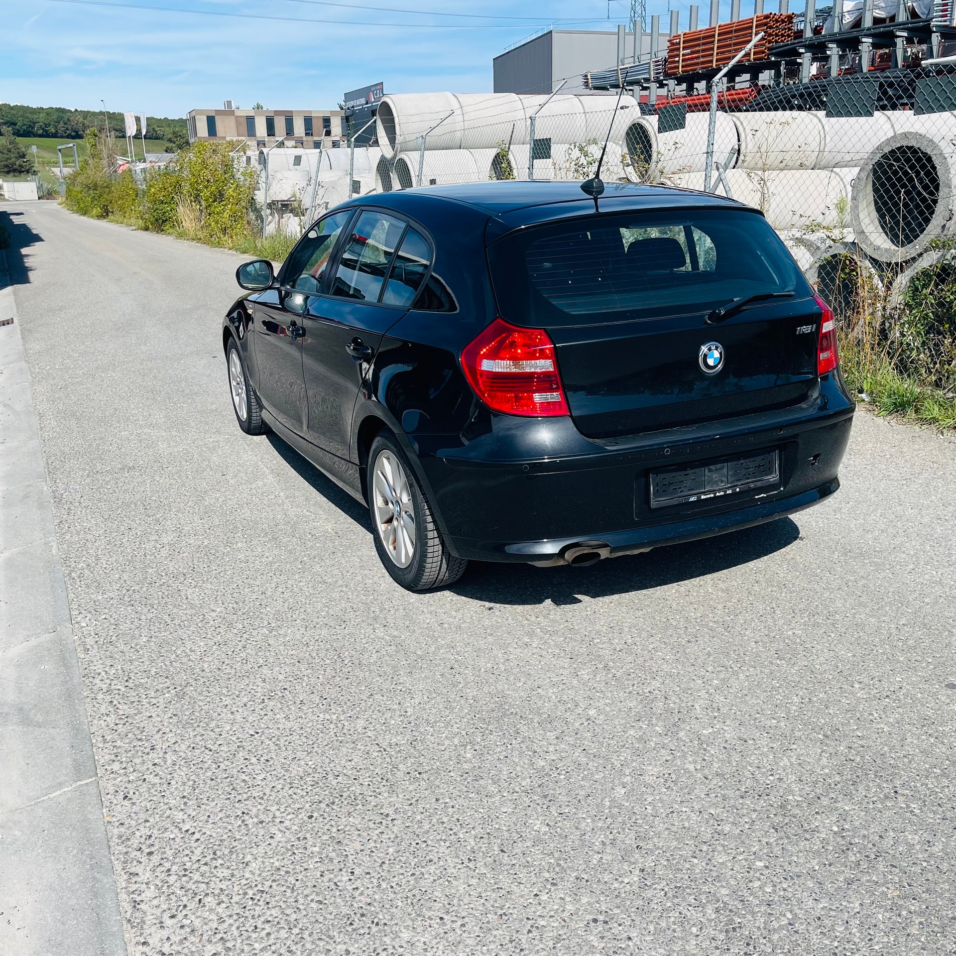 BMW 118i Dynamic Edition Steptronic-image-4