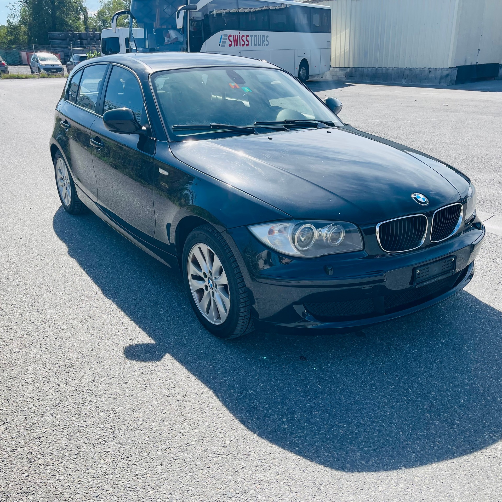 BMW 118i Dynamic Edition Steptronic-image-1
