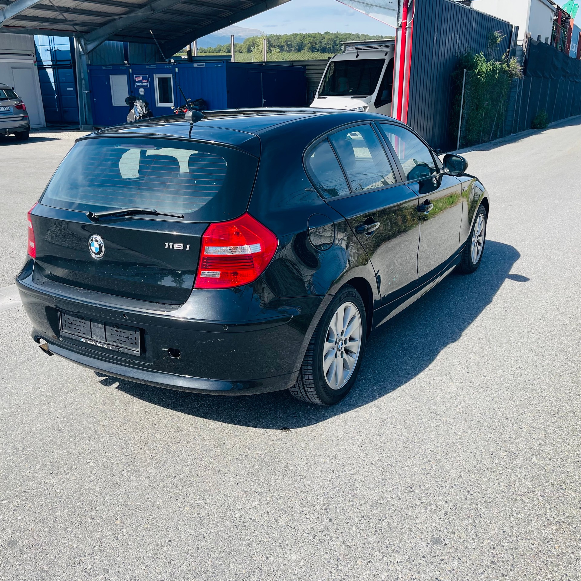BMW 118i Dynamic Edition Steptronic-image-3
