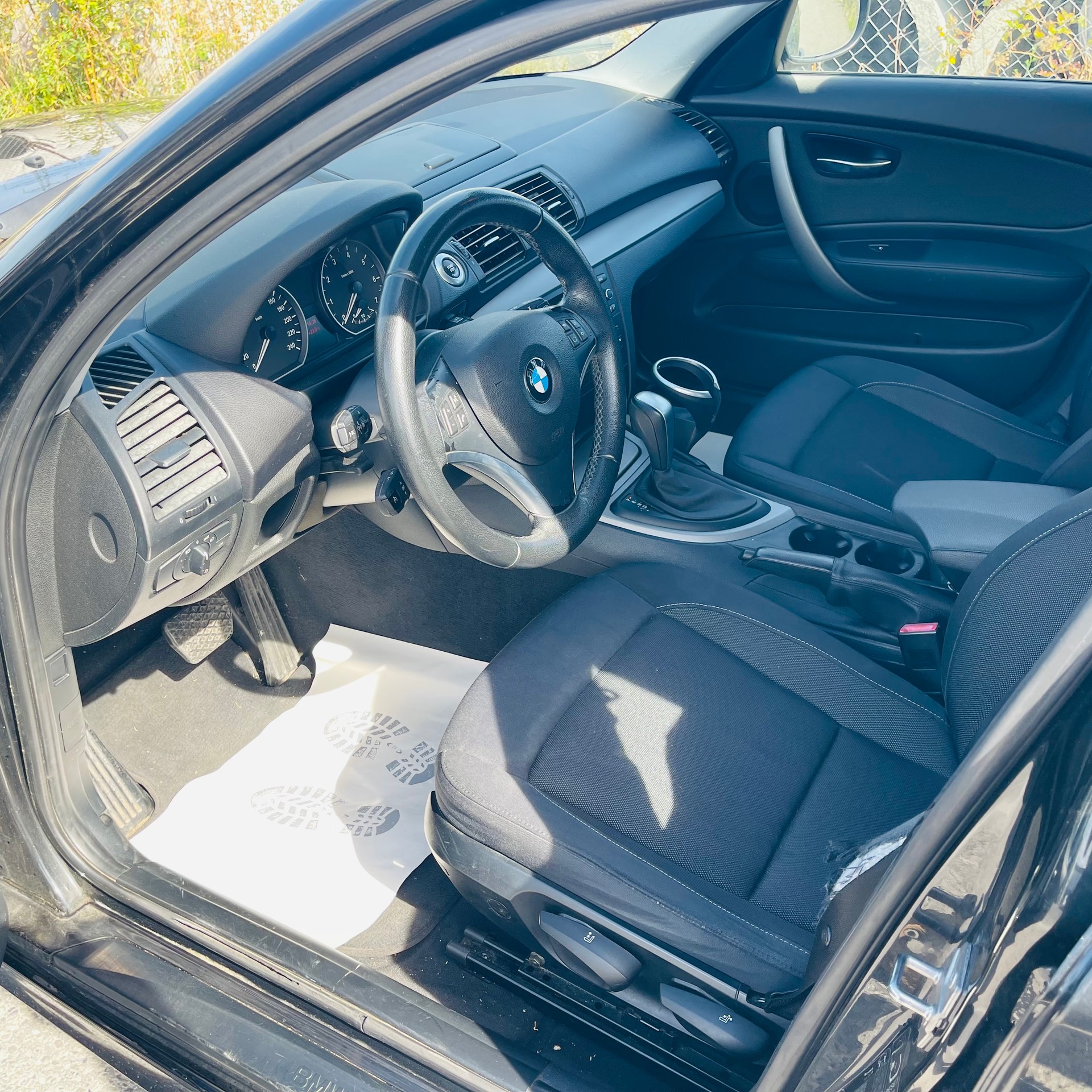 BMW 118i Dynamic Edition Steptronic-image-7