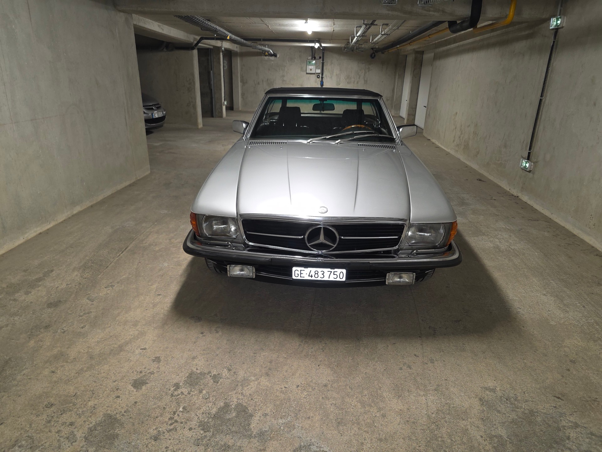 MERCEDES-BENZ R107-image-12