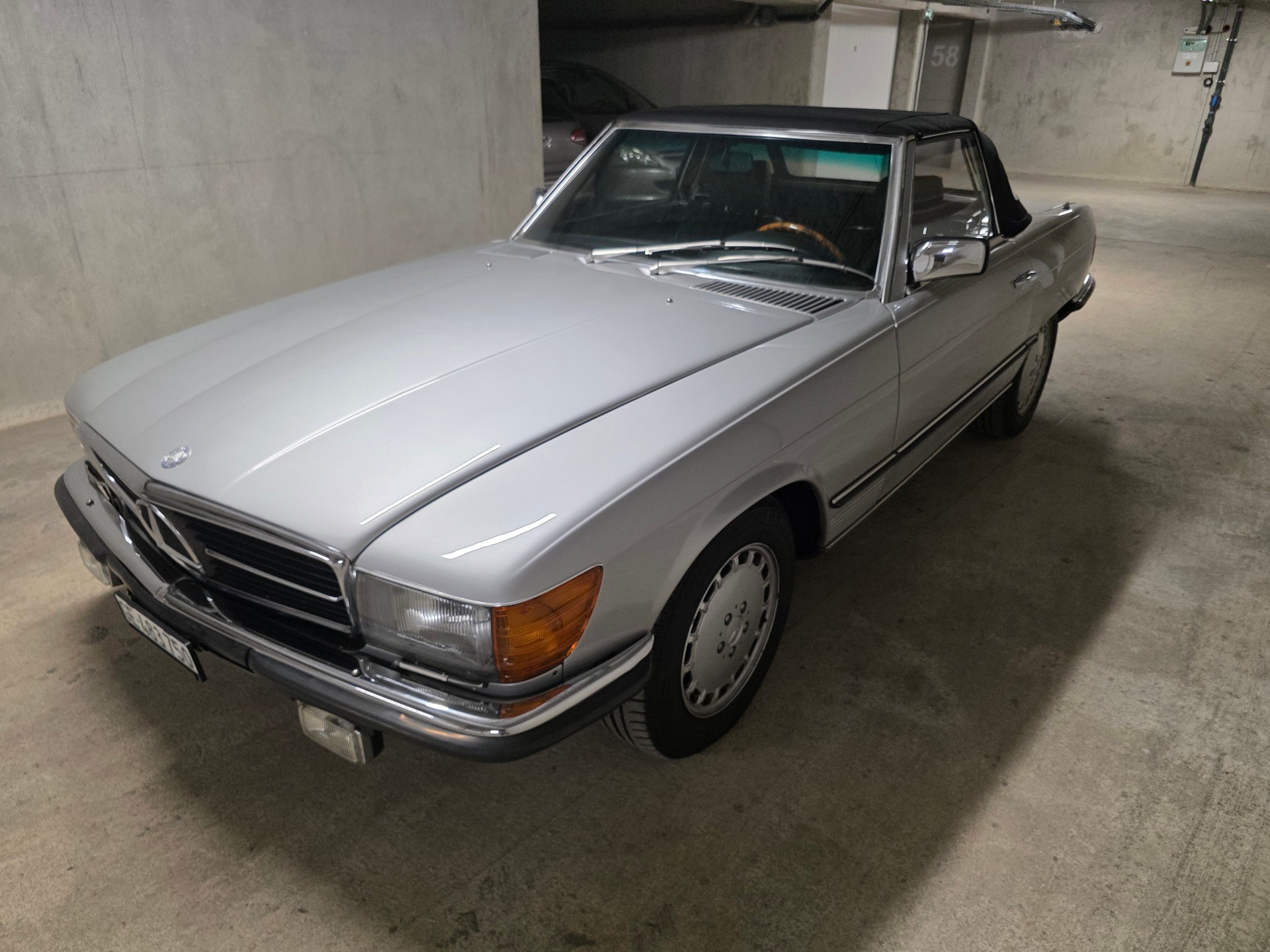 MERCEDES-BENZ R107-image-1