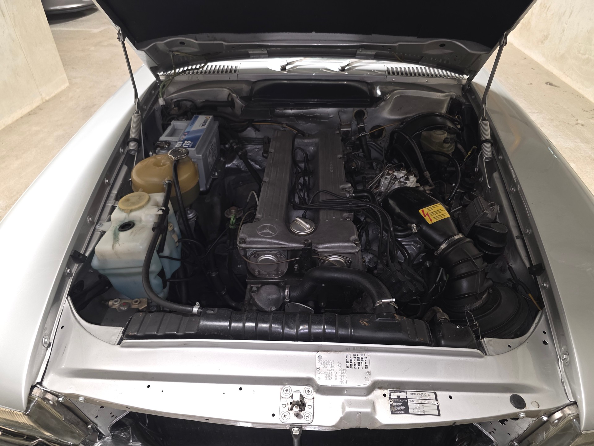 MERCEDES-BENZ R107-image-10