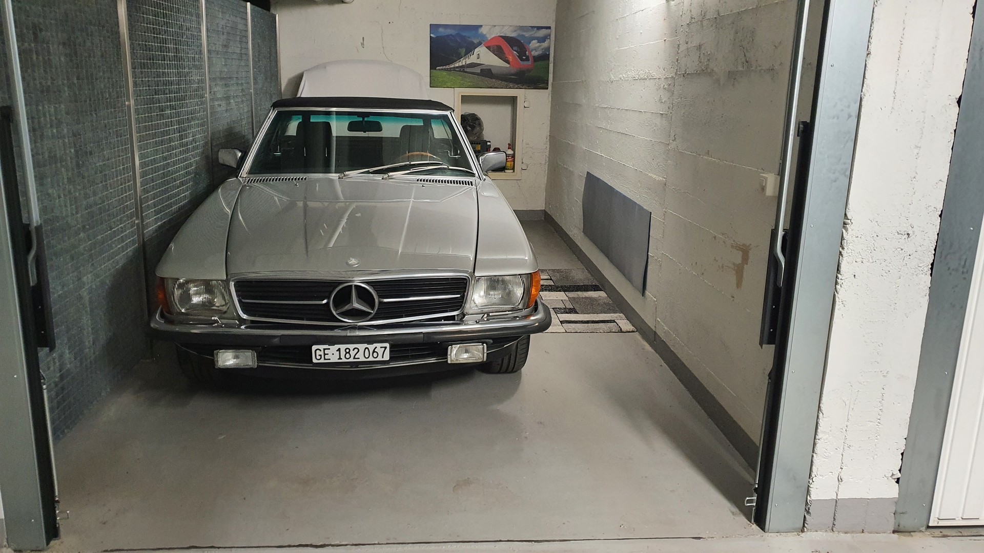 MERCEDES-BENZ R107-image-16