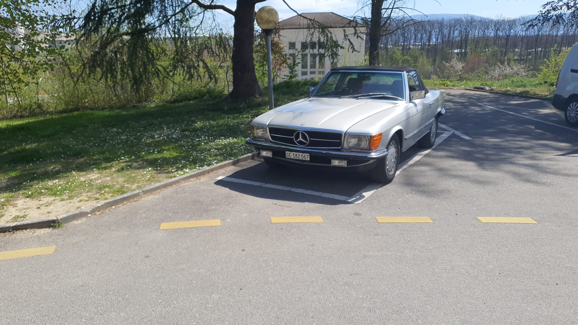 MERCEDES-BENZ R107-image-15