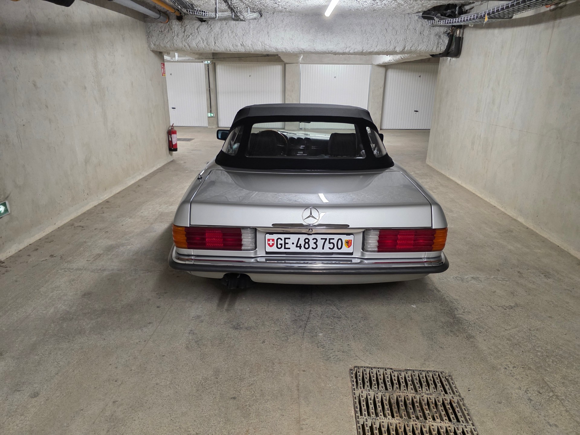 MERCEDES-BENZ R107-image-4