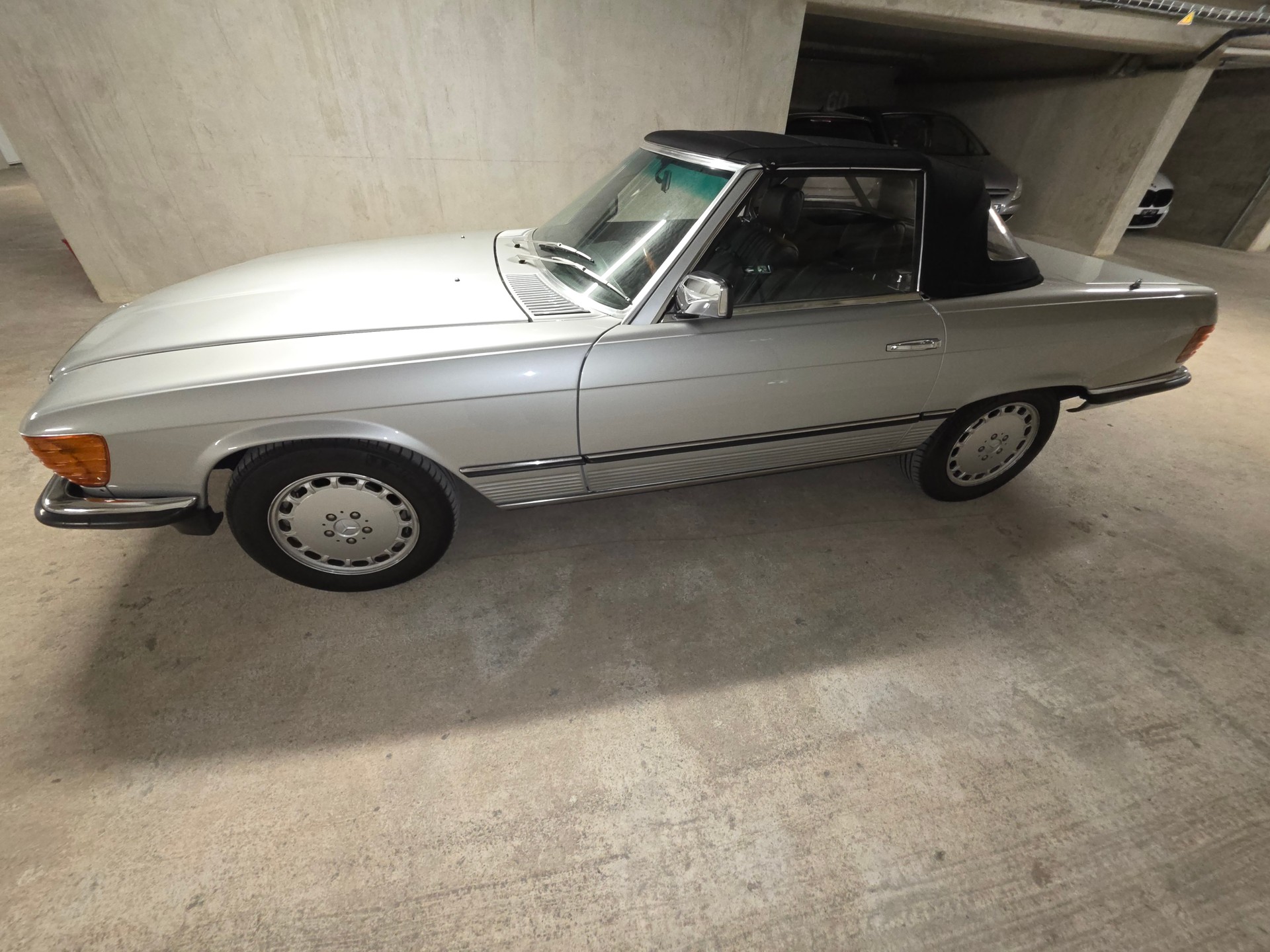 MERCEDES-BENZ R107-image-13