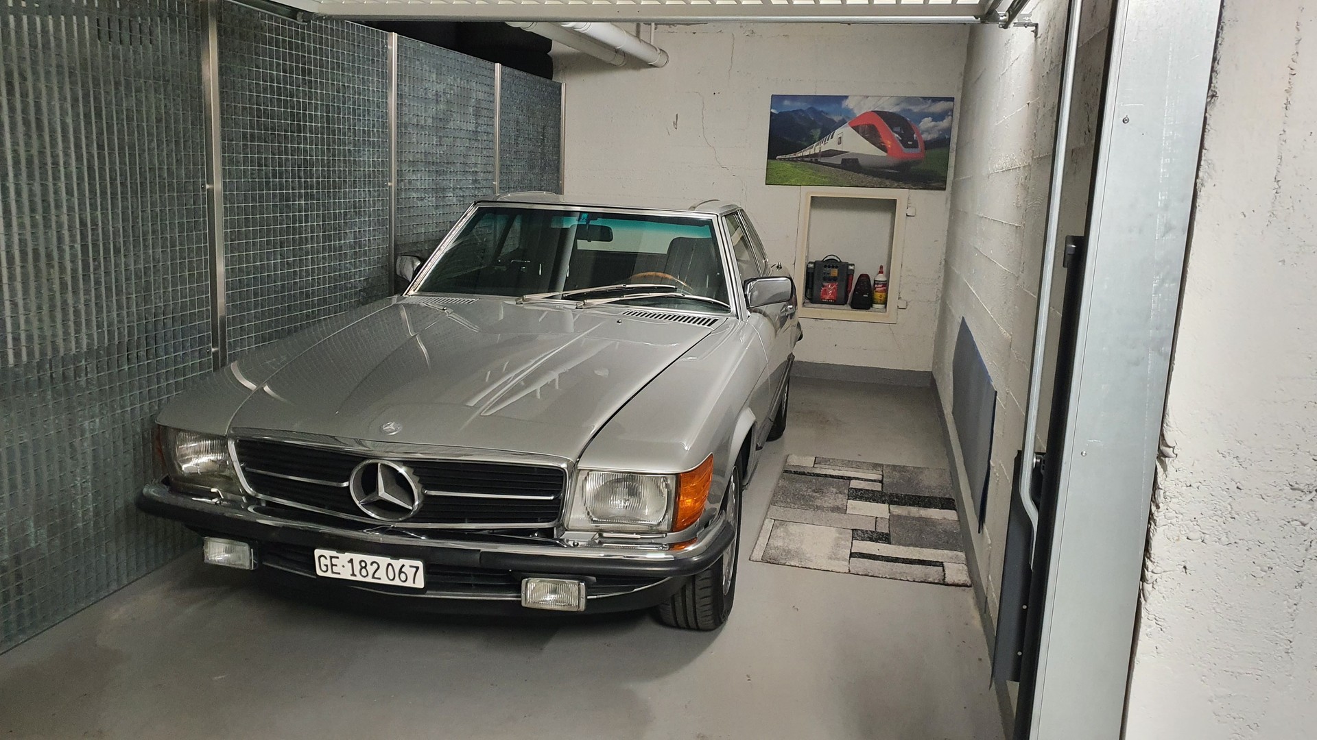 MERCEDES-BENZ R107-image-19
