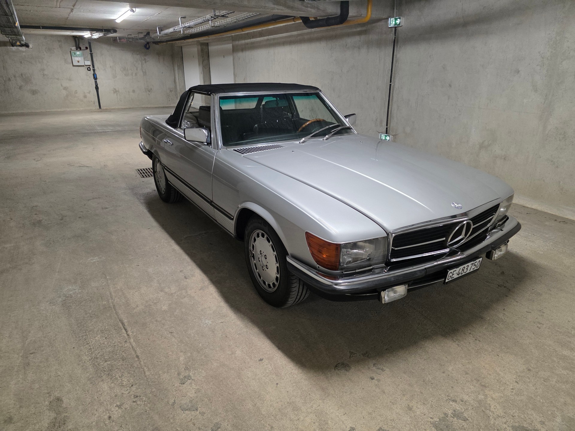 MERCEDES-BENZ R107-image-0