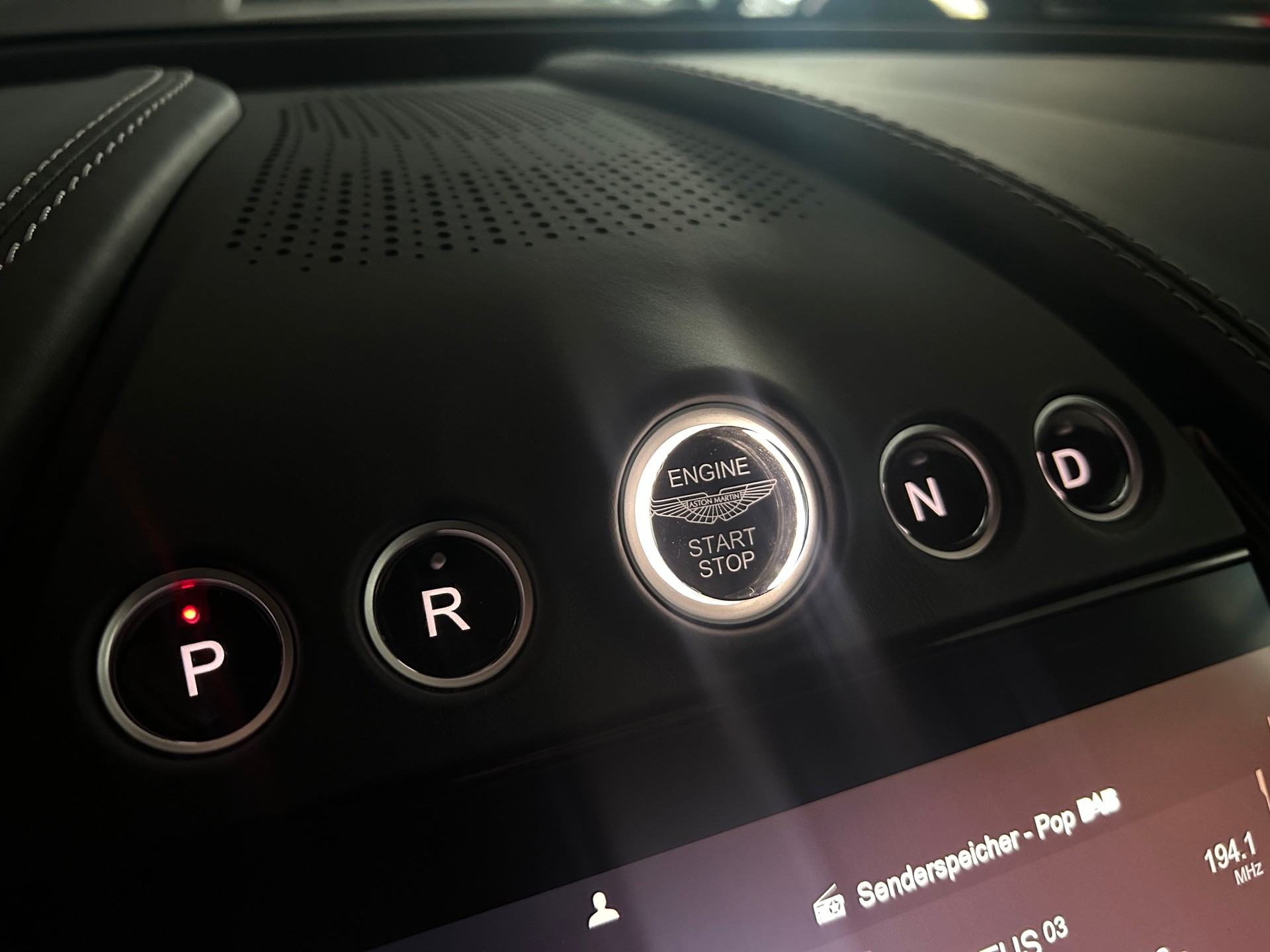 ASTON MARTIN 707 4.0 V8 Bi-Turbo -Schweizer Auslieferung-aus erster Hand-image-9