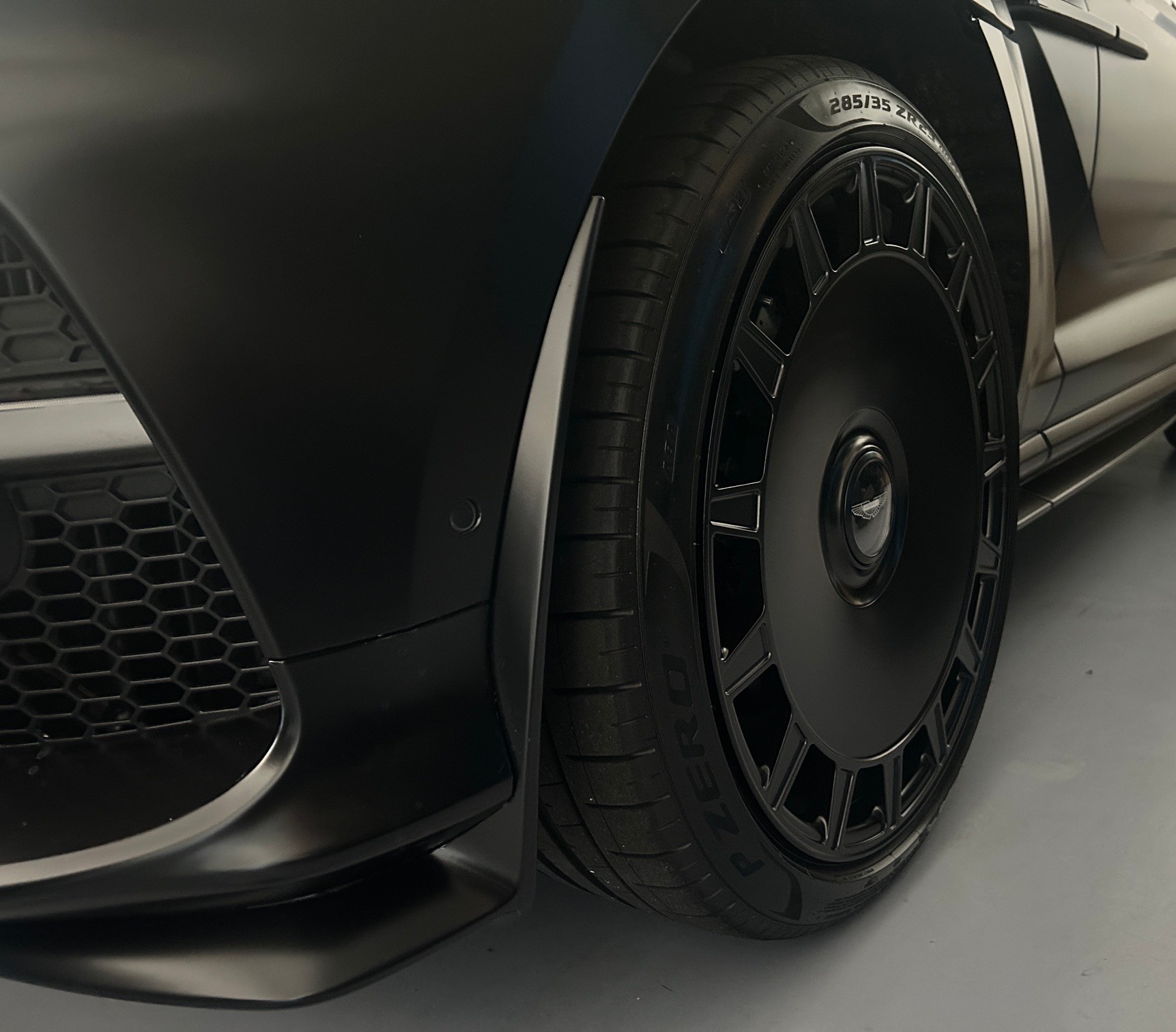 ASTON MARTIN 707 4.0 V8 Bi-Turbo -Schweizer Auslieferung-aus erster Hand-image-19