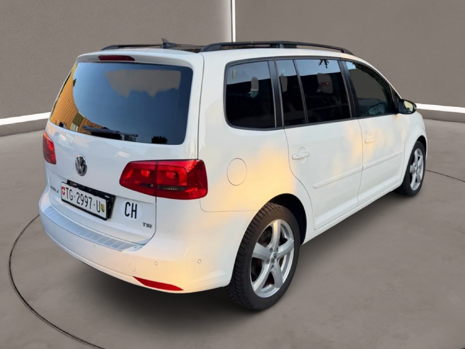 VW Touran 1.4 TSI Highline DSG-image-1