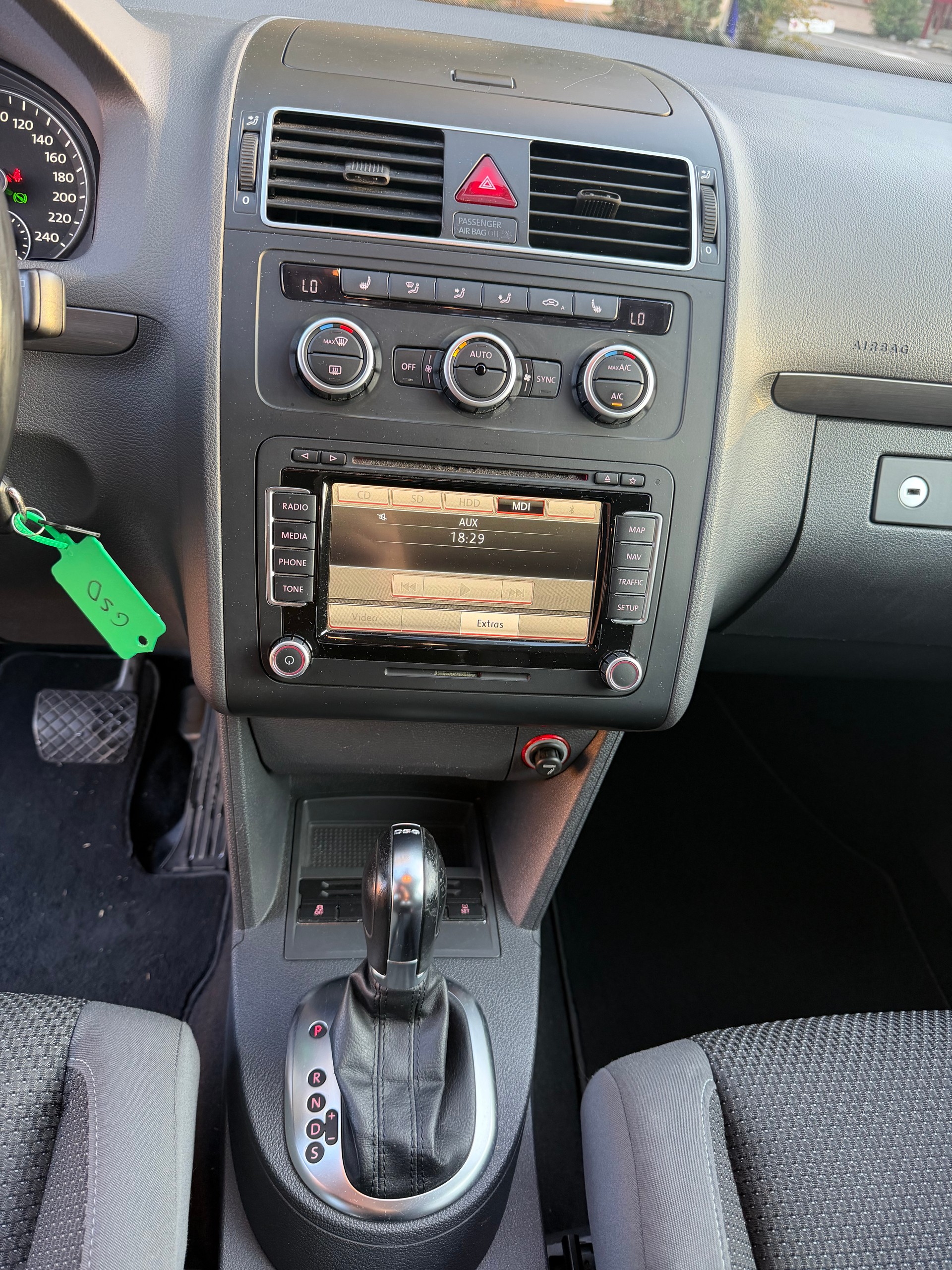 VW Touran 1.4 TSI Highline DSG-image-7