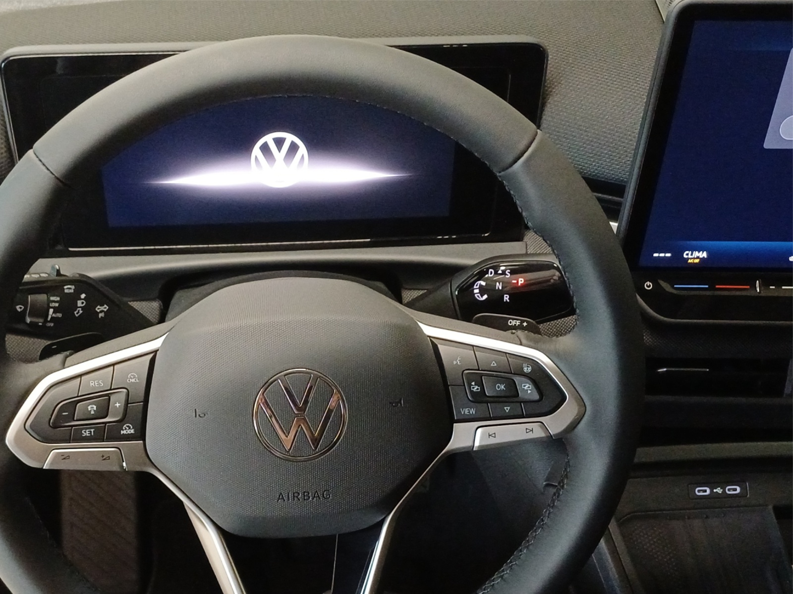 VW T-Roc 1.5 eTSI mHEV Life DSG-image-9
