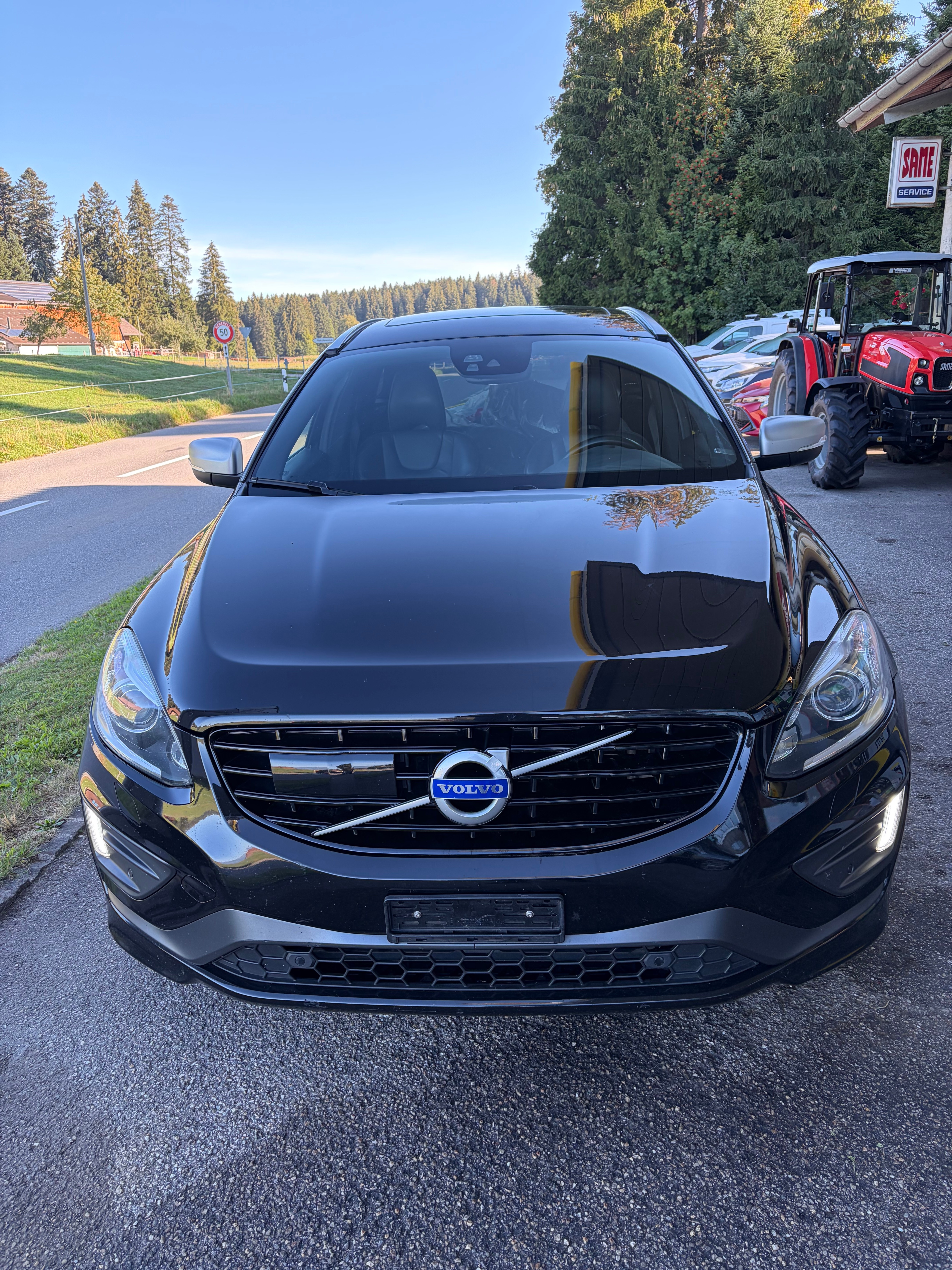VOLVO XC60 T6 AWD Momentum R-Design Geartronic — slika 1