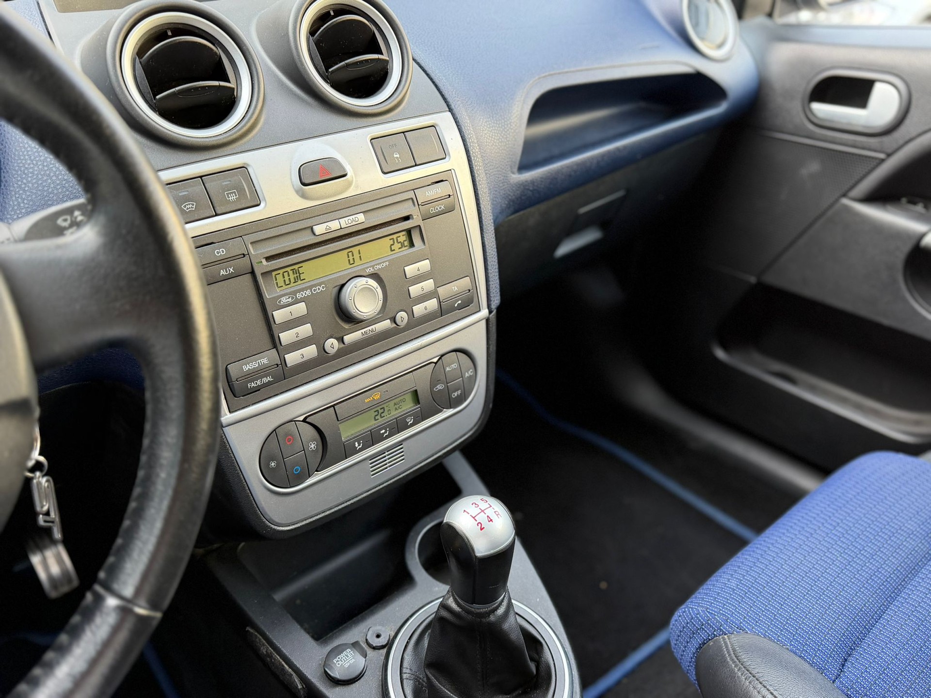 FORD Fiesta 2.0 16V ST-image-7
