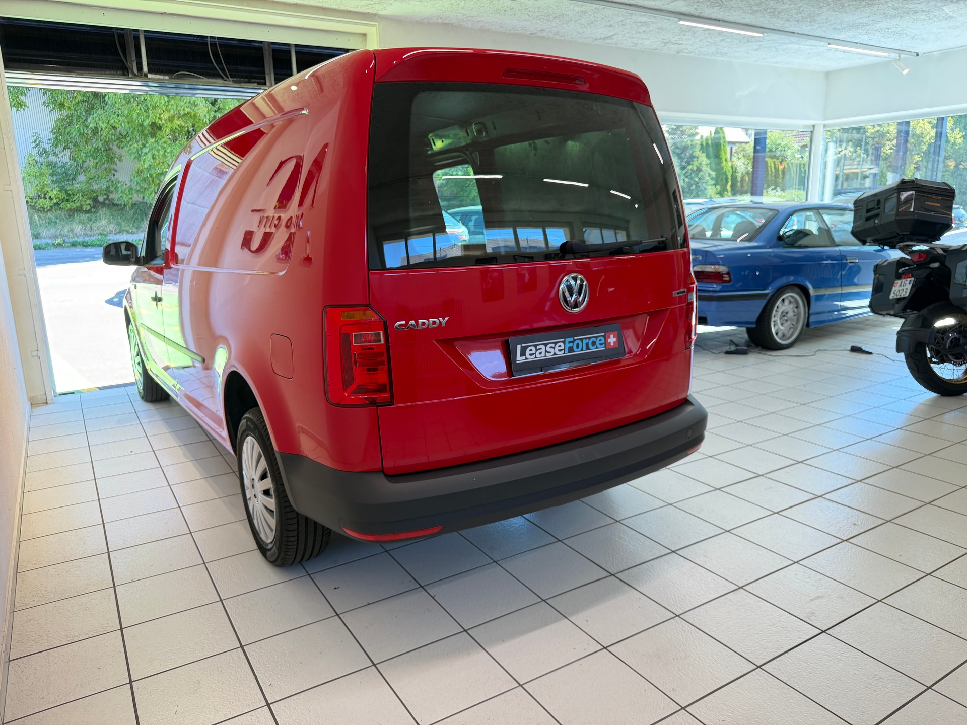 VW Caddy Maxi 2.0TDI 4Motion BlueMotion Technology-image-3