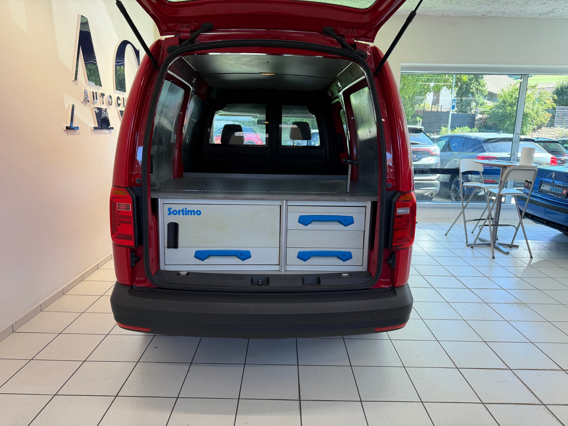 VW Caddy Maxi 2.0TDI 4Motion BlueMotion Technology-image-6