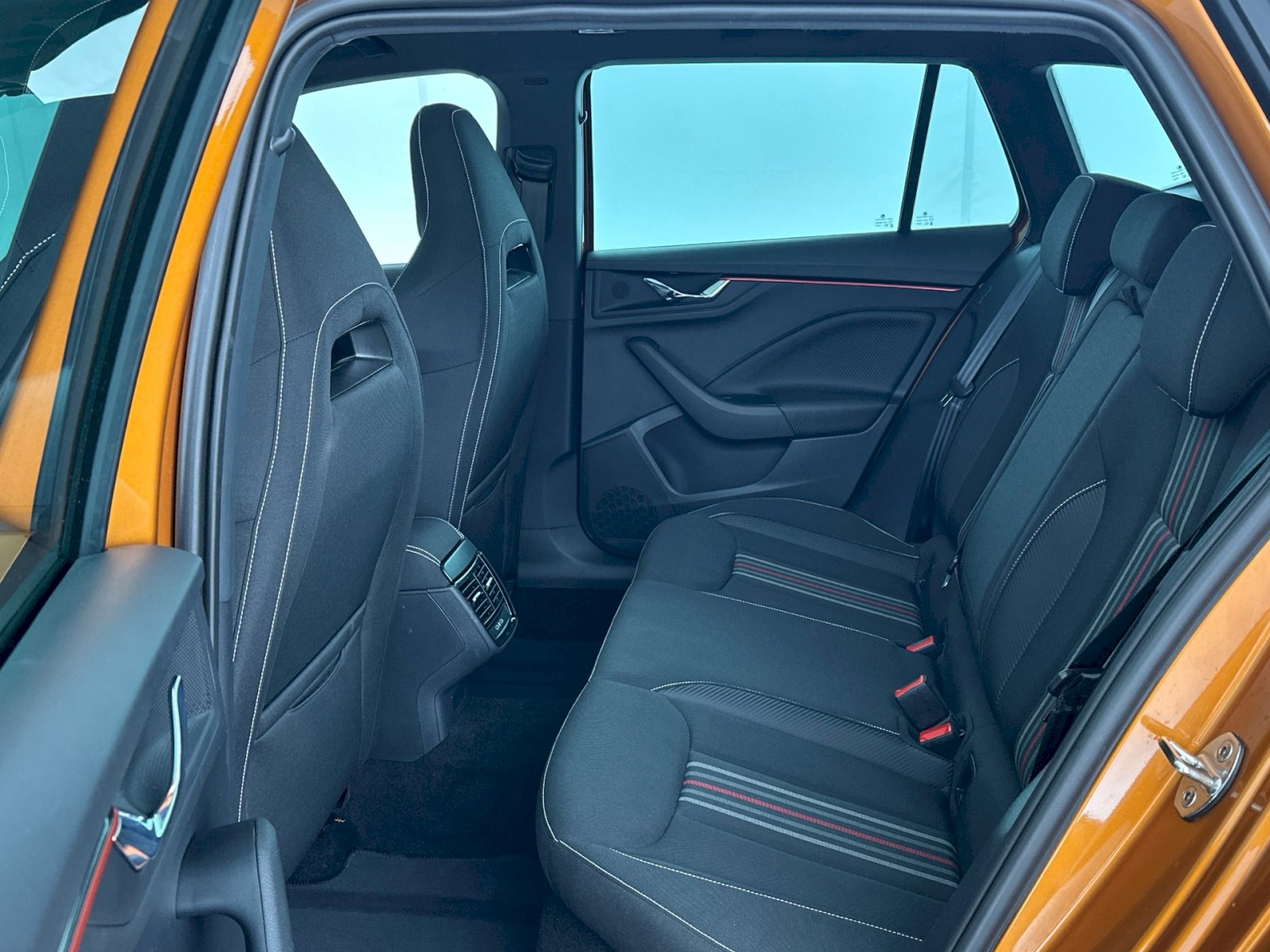 SKODA Kamiq 1.0 TSI Monte Carlo DSG Orange & Black Edition ° 5 Jahre Skoda Werks-Garantie bis und mit 11.2030-image-7