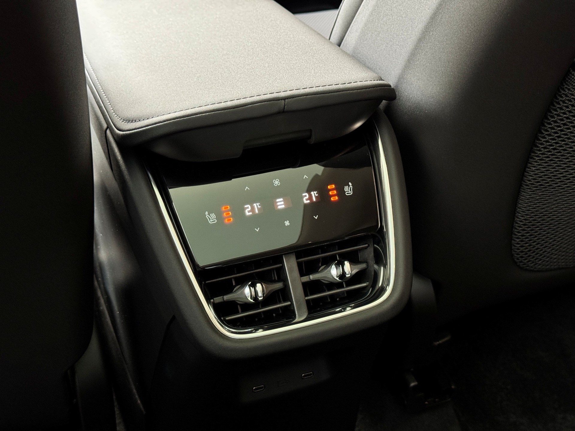 VOLVO EX90 Twin Ultra 6P. AWD-image-22