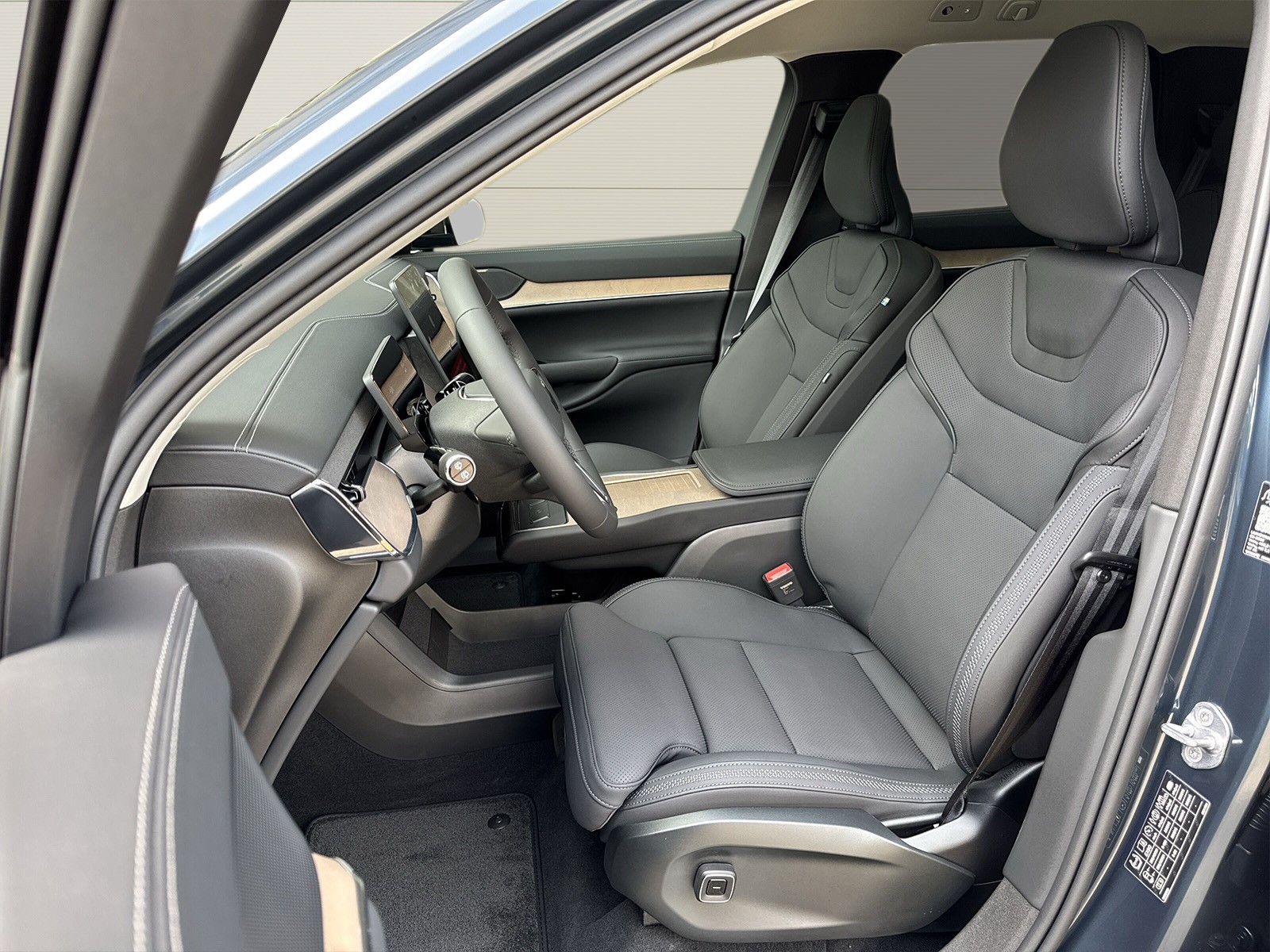 VOLVO EX90 Twin Ultra 6P. AWD-image-8