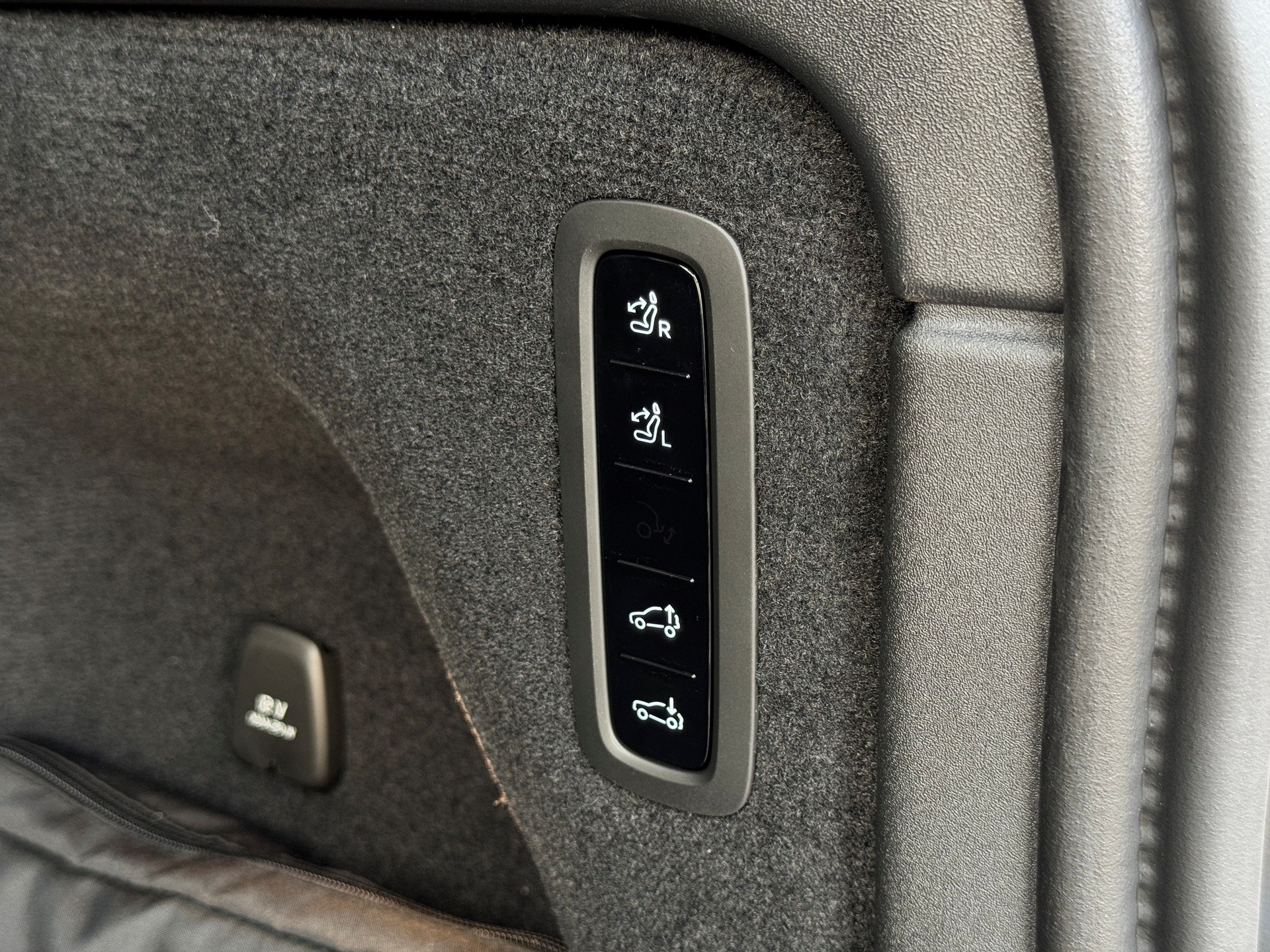 VOLVO EX90 Twin Ultra 6P. AWD-image-15