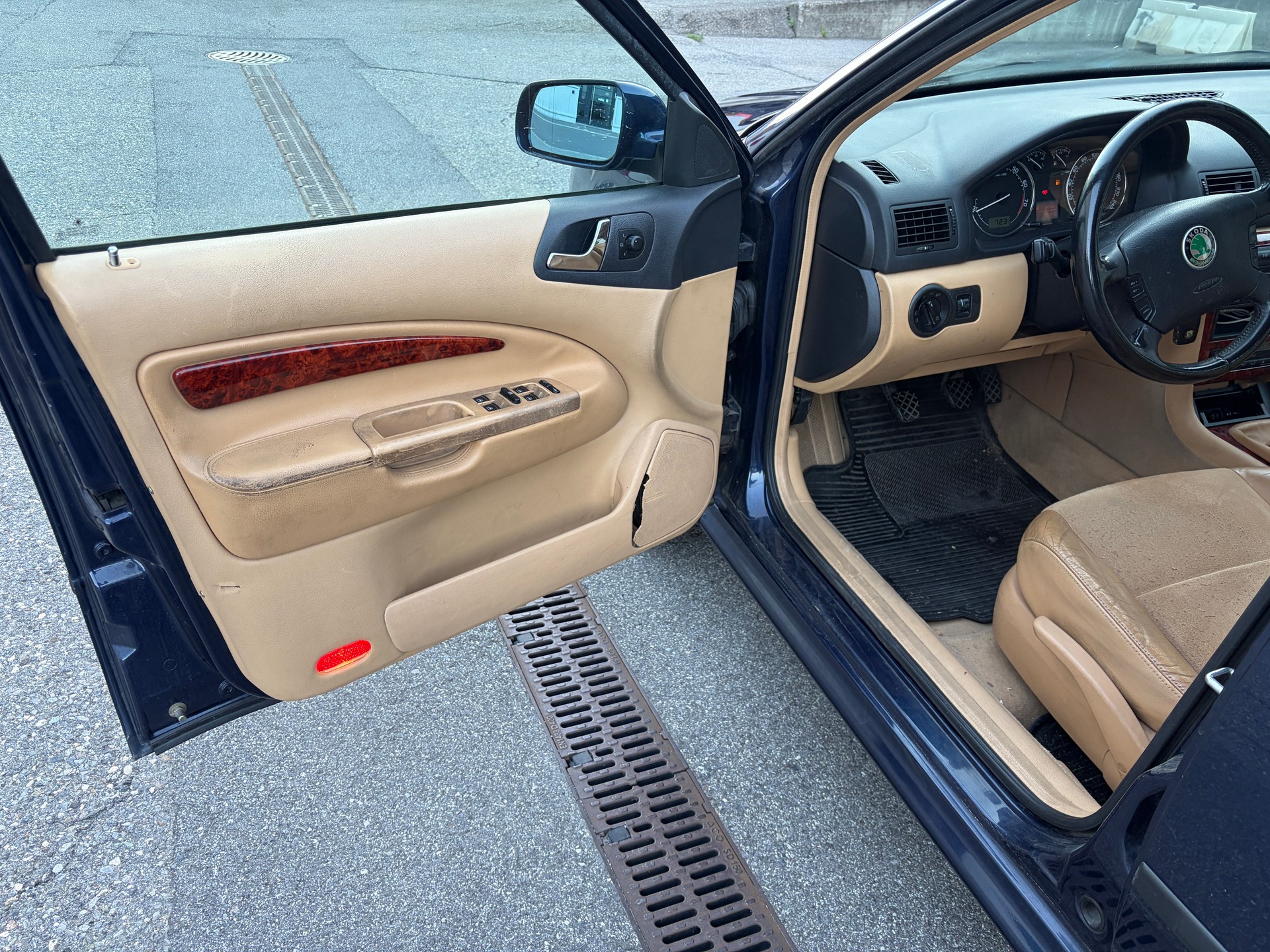 SKODA Octavia 1.8 Turbo Laurin & Klement 4x4-image-7