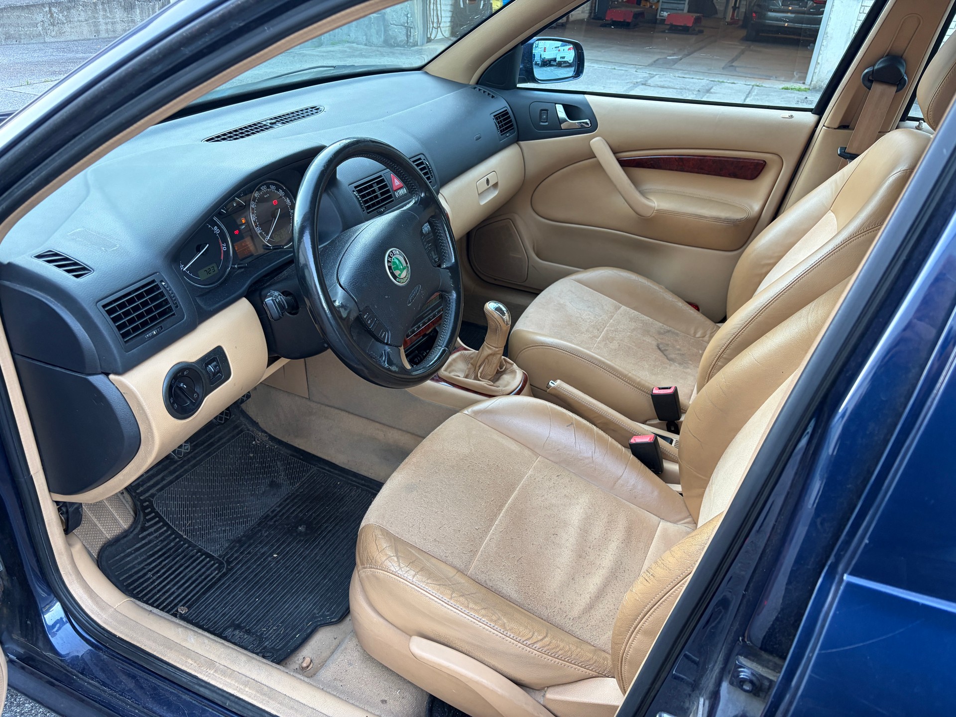 SKODA Octavia 1.8 Turbo Laurin & Klement 4x4-image-5