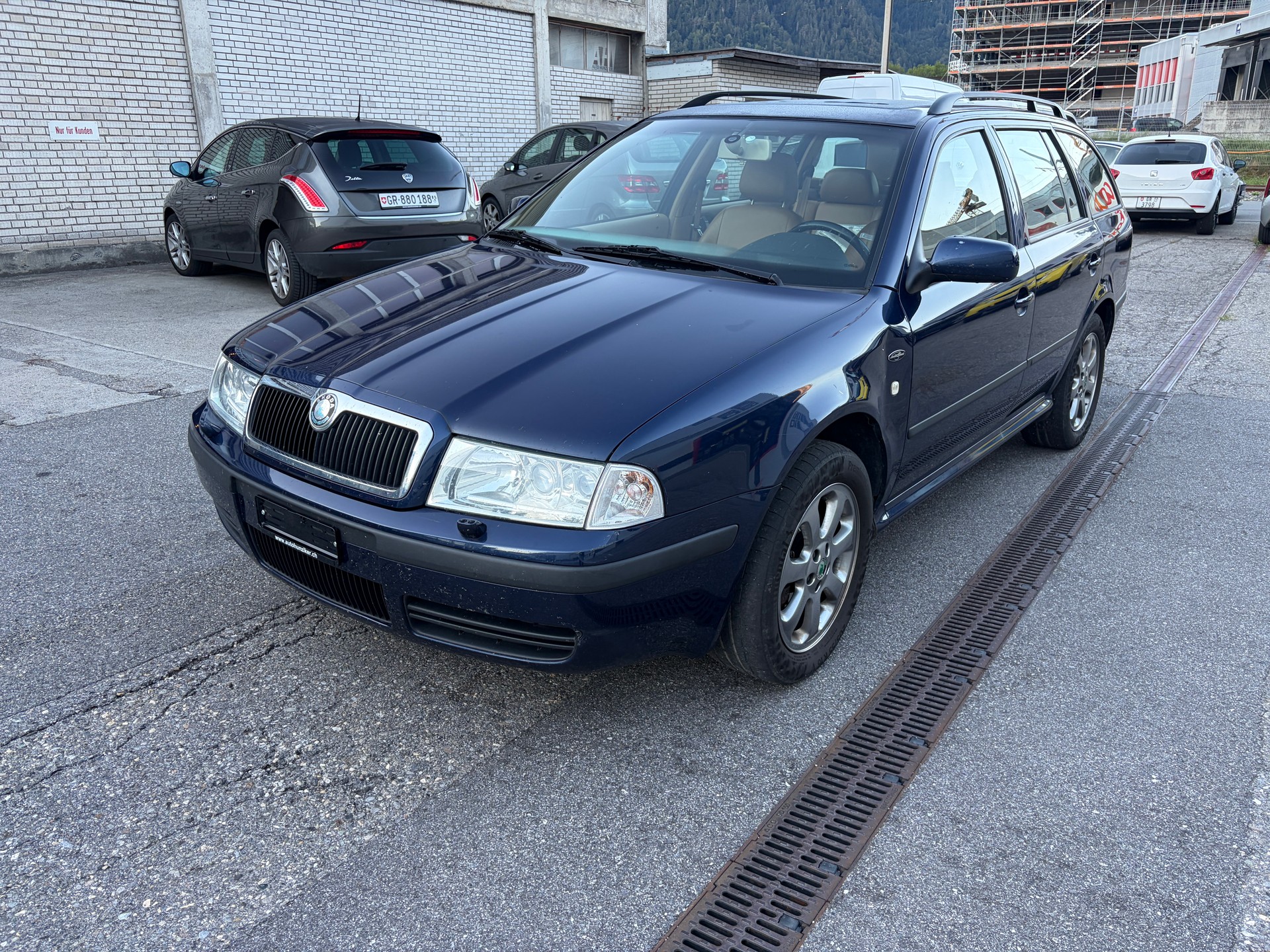 SKODA Octavia 1.8 Turbo Laurin & Klement 4x4-image-1