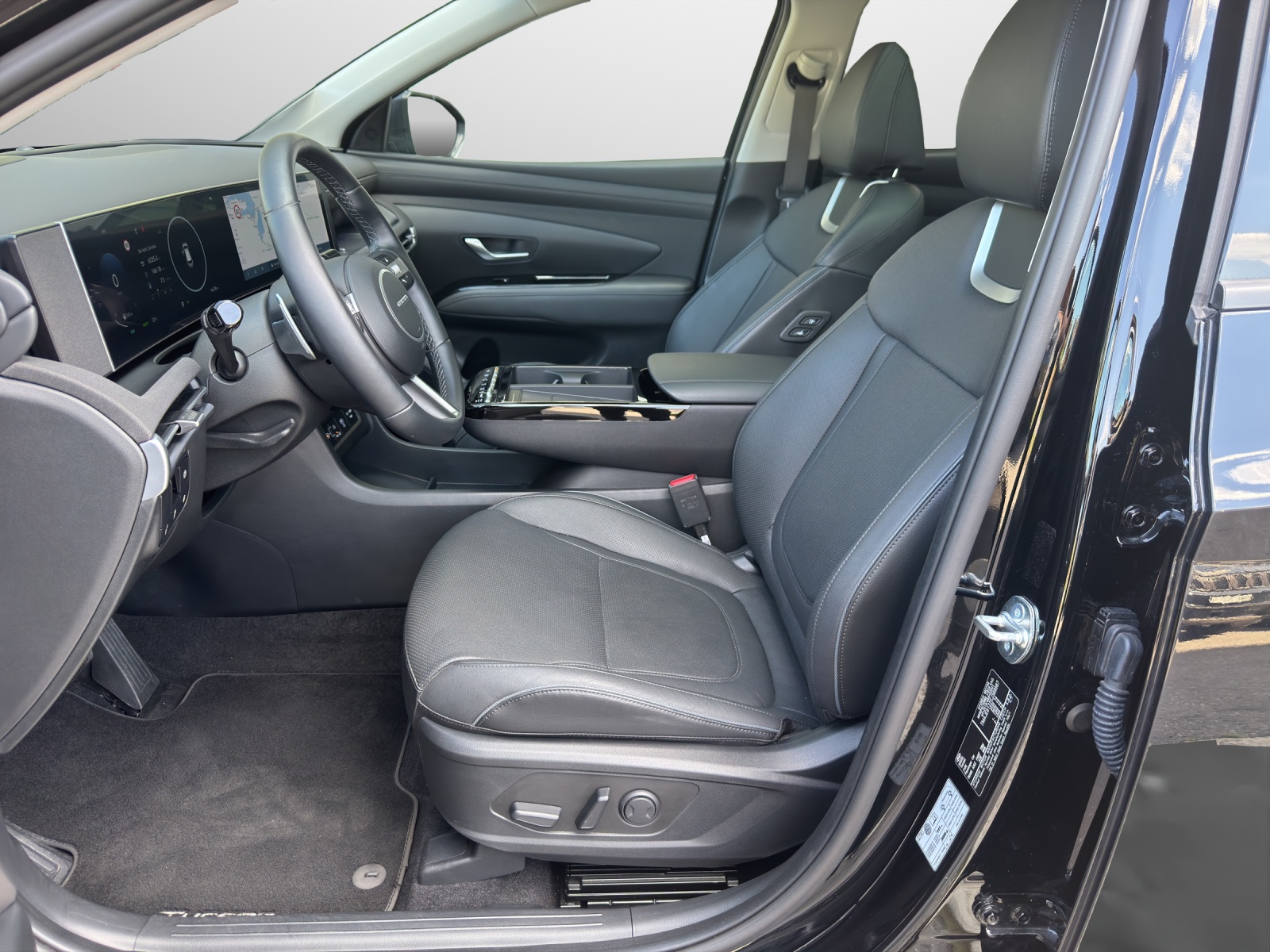 HYUNDAI Tucson 1.6 T-GDi PHEV Vertex Swiss Edition 4WD-image-4