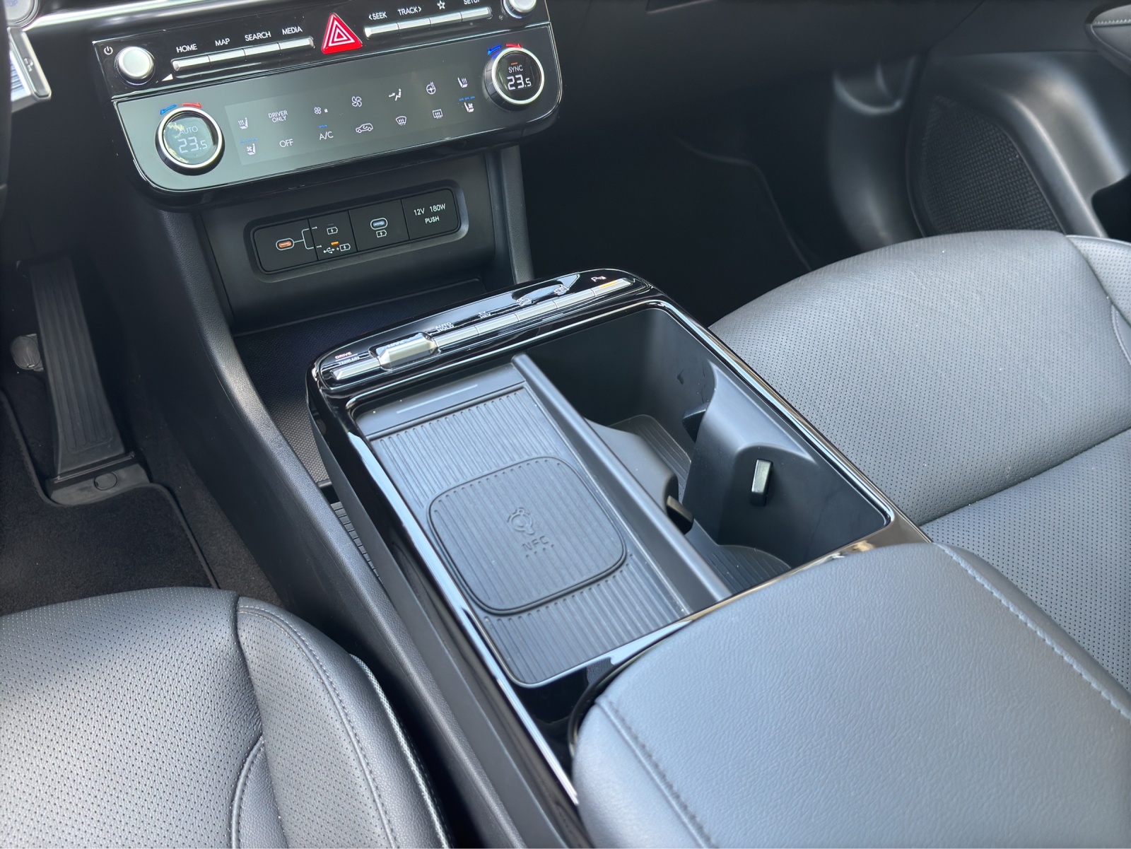 HYUNDAI Tucson 1.6 T-GDi PHEV Vertex Swiss Edition 4WD-image-8