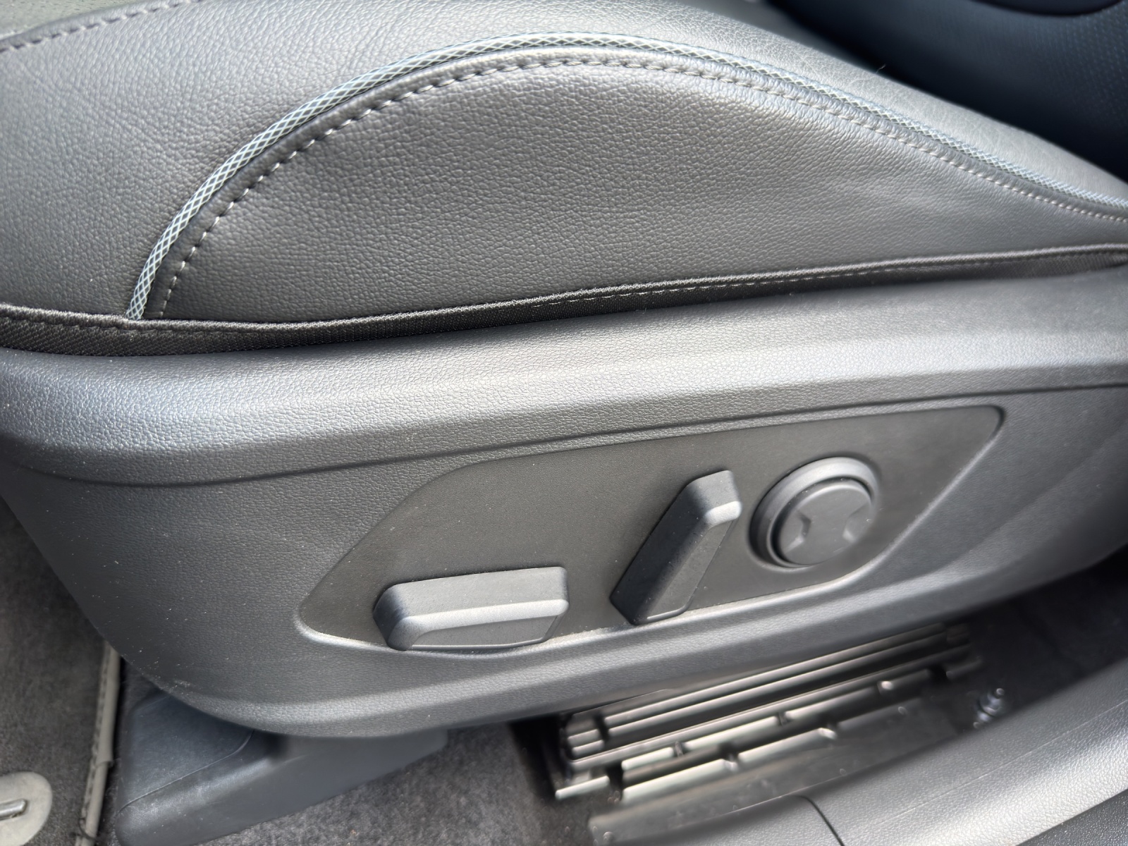 HYUNDAI Tucson 1.6 T-GDi PHEV Vertex Swiss Edition 4WD-image-5