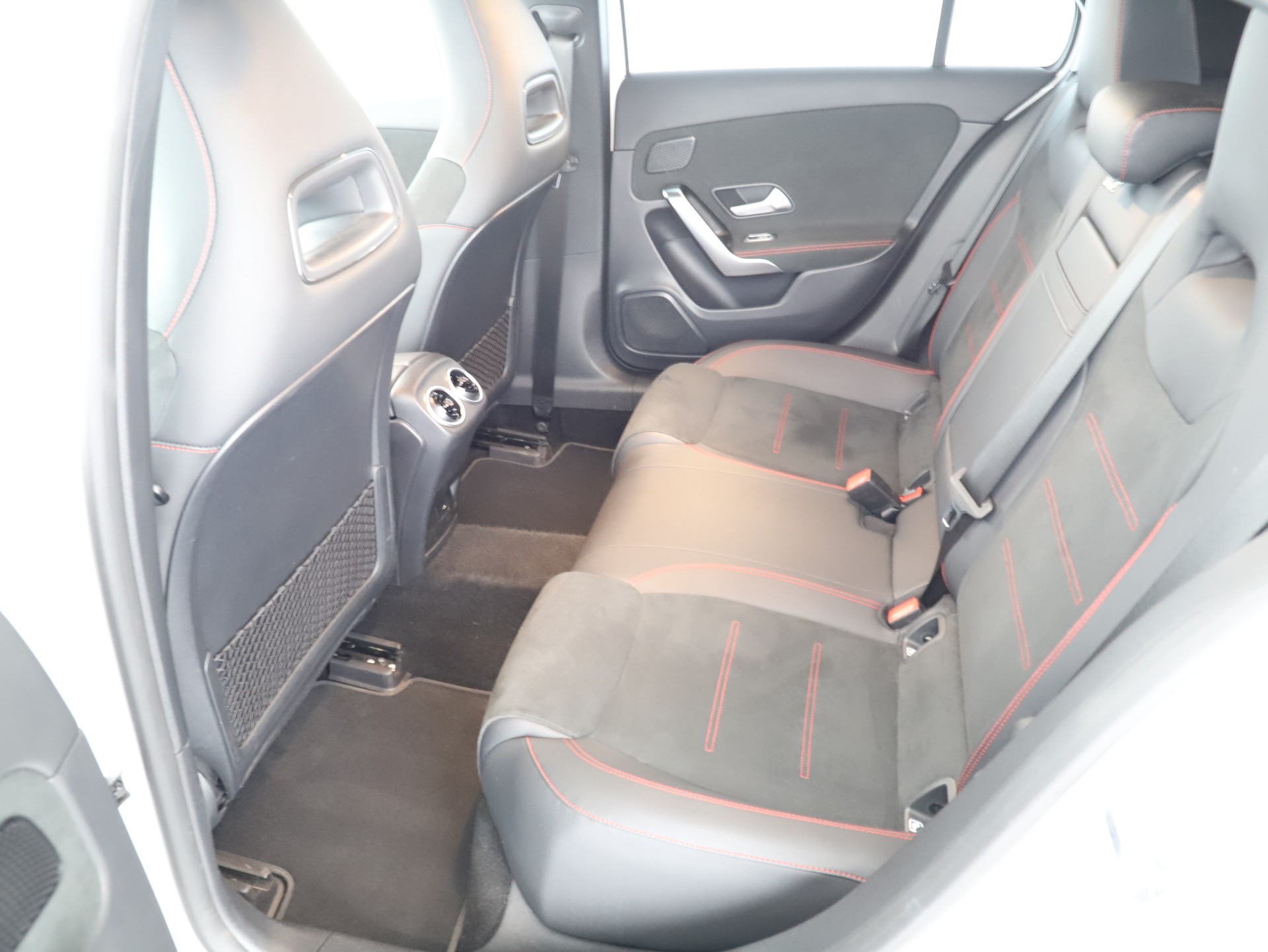 MERCEDES-BENZ A 180 Night Star AMG Line-image-12