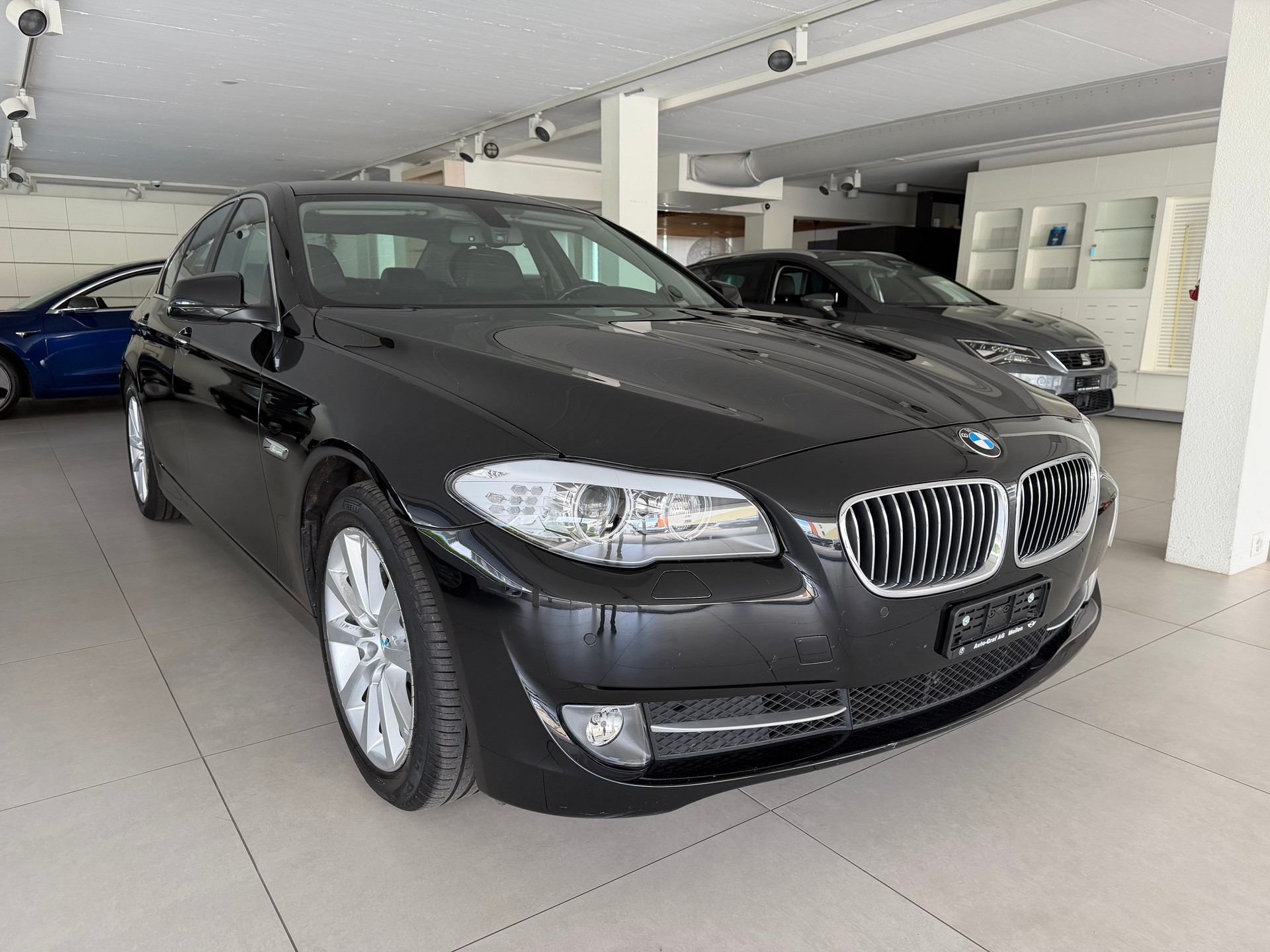 BMW 525d xDrive Steptronic-showroom-element-1
