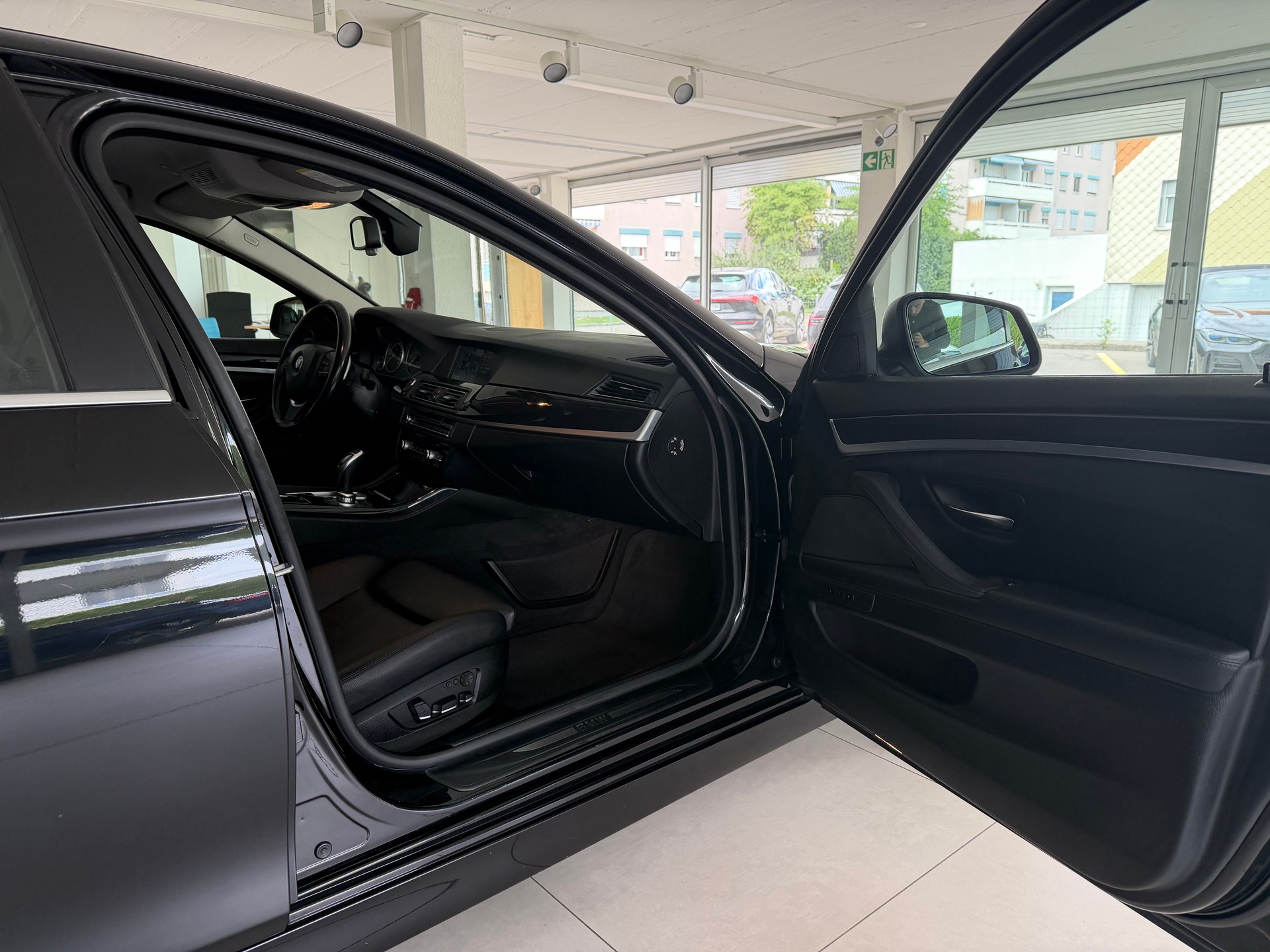 BMW 525d xDrive Steptronic-image-11
