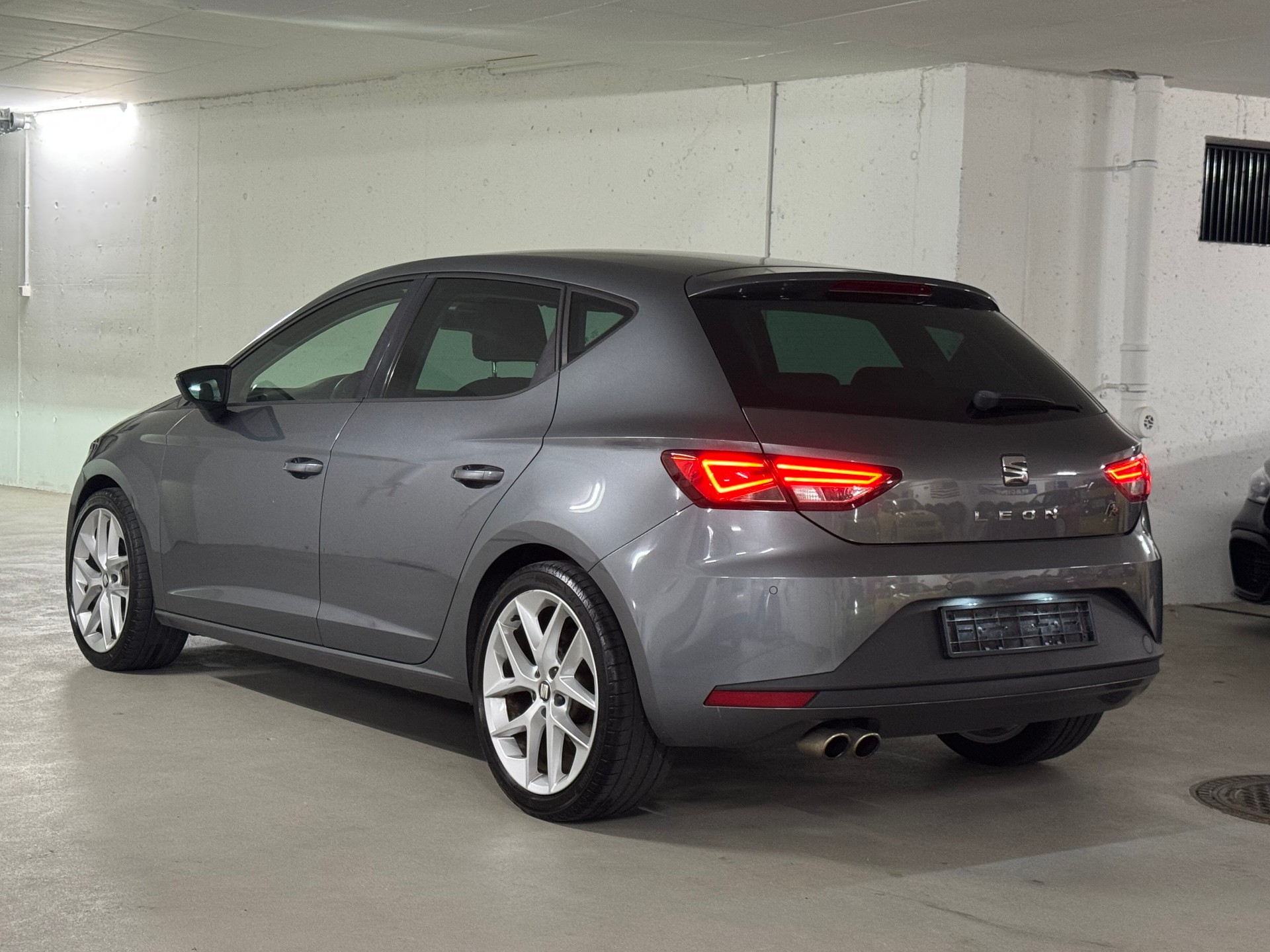 SEAT Leon 2.0 TDI FR Line-image-4