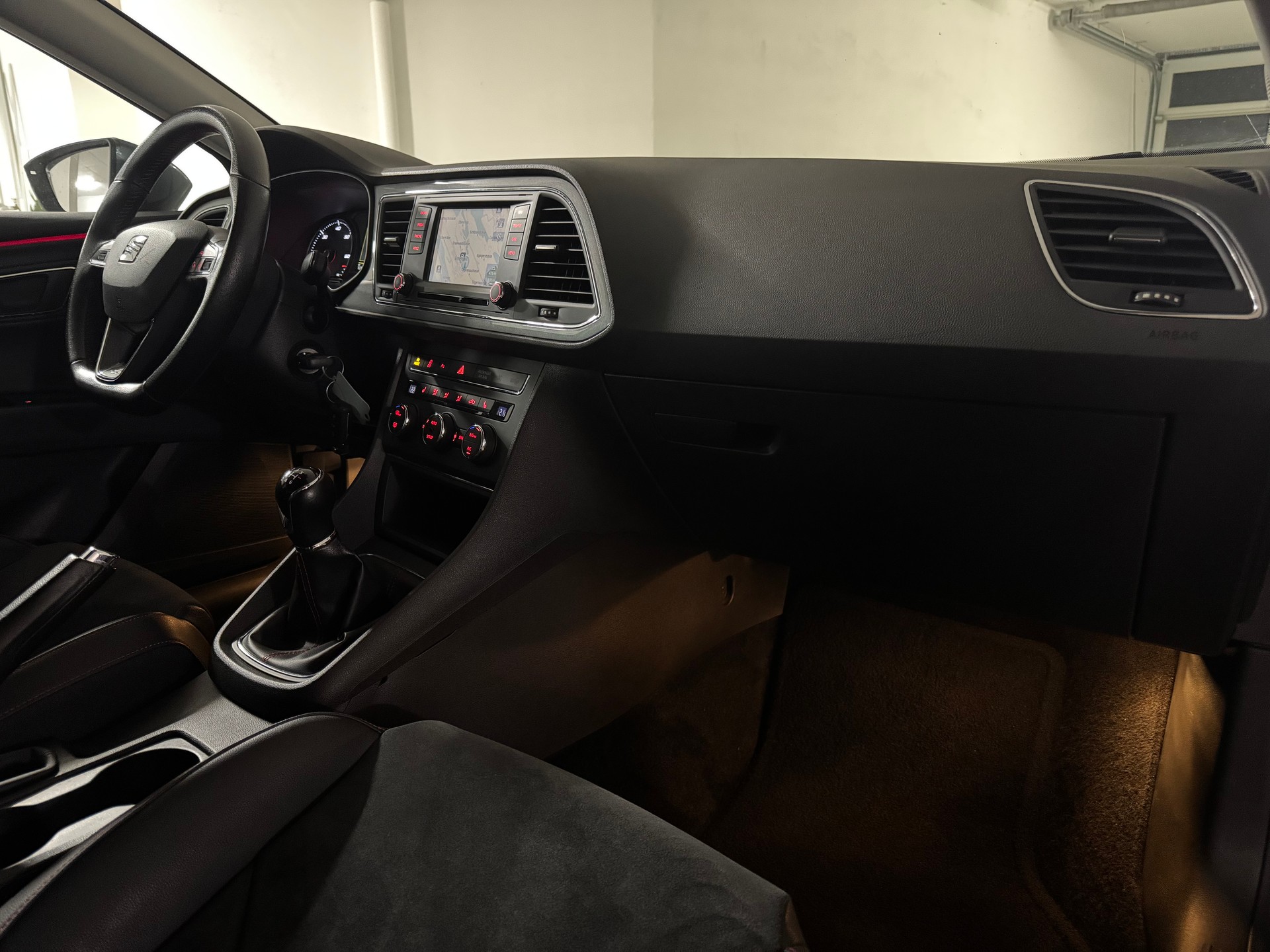 SEAT Leon 2.0 TDI FR Line-image-13