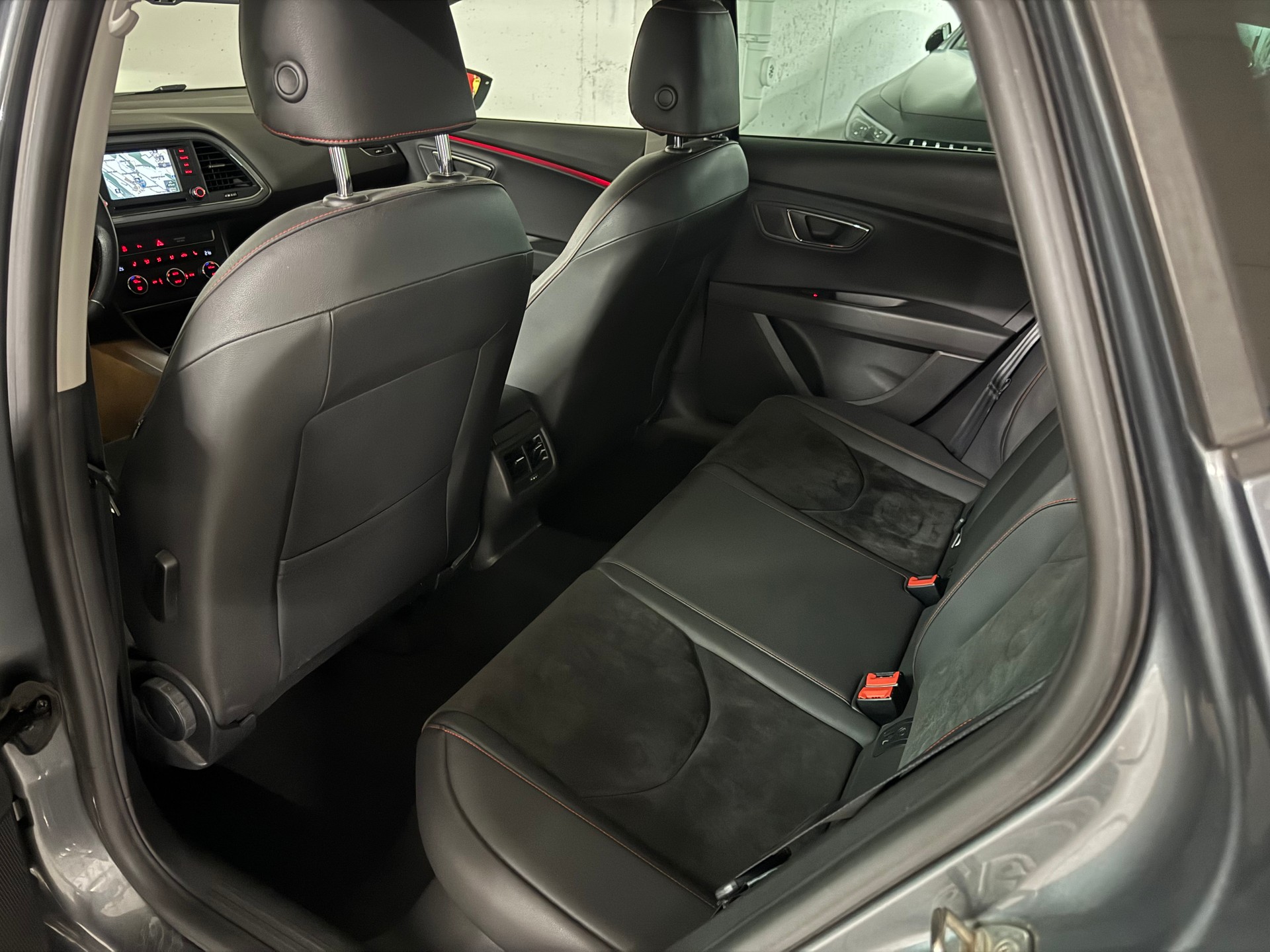 SEAT Leon 2.0 TDI FR Line-image-14