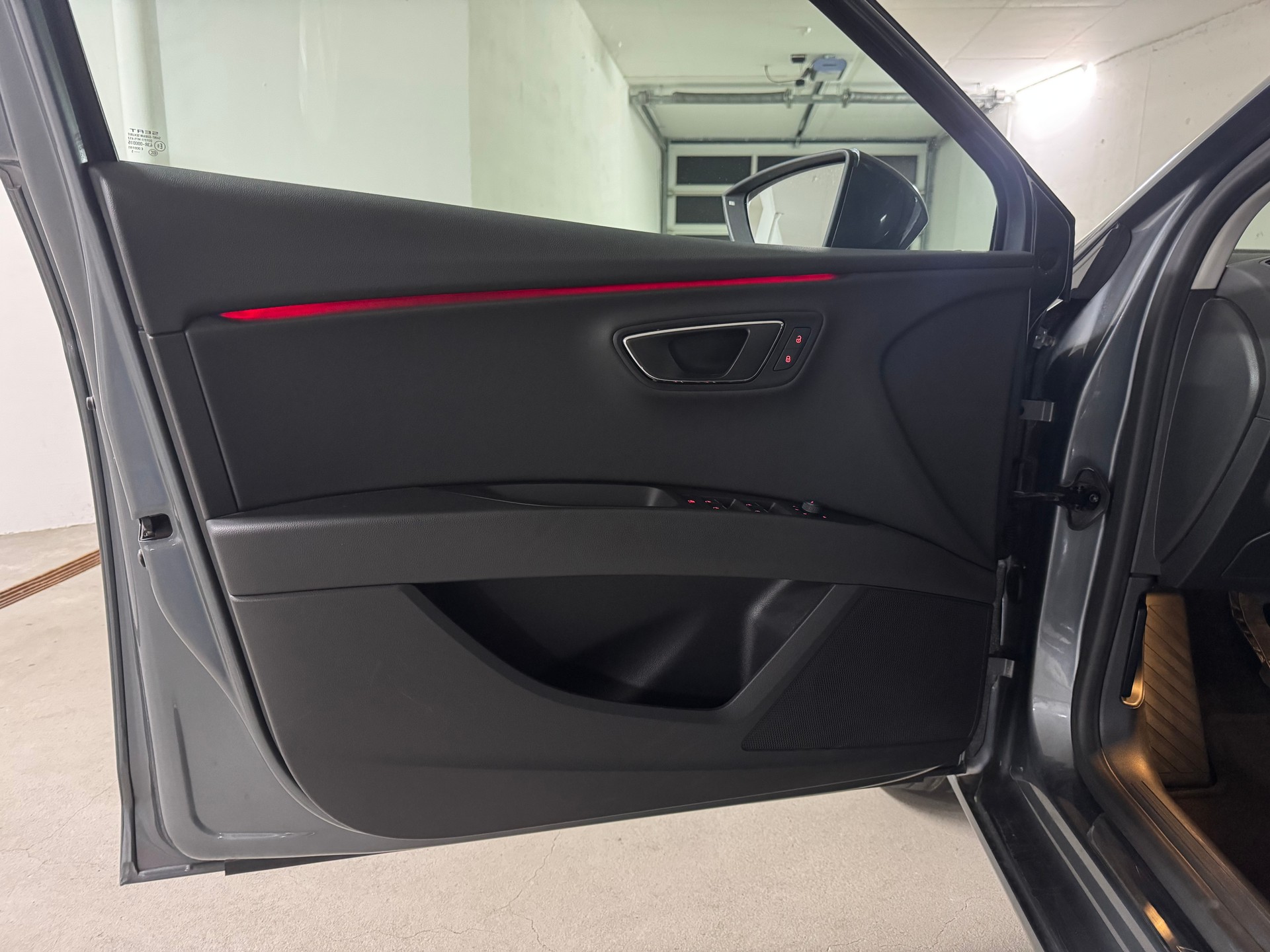 SEAT Leon 2.0 TDI FR Line-image-8