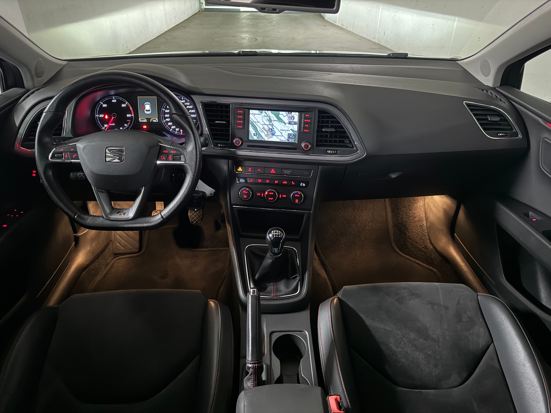 SEAT Leon 2.0 TDI FR Line-image-12