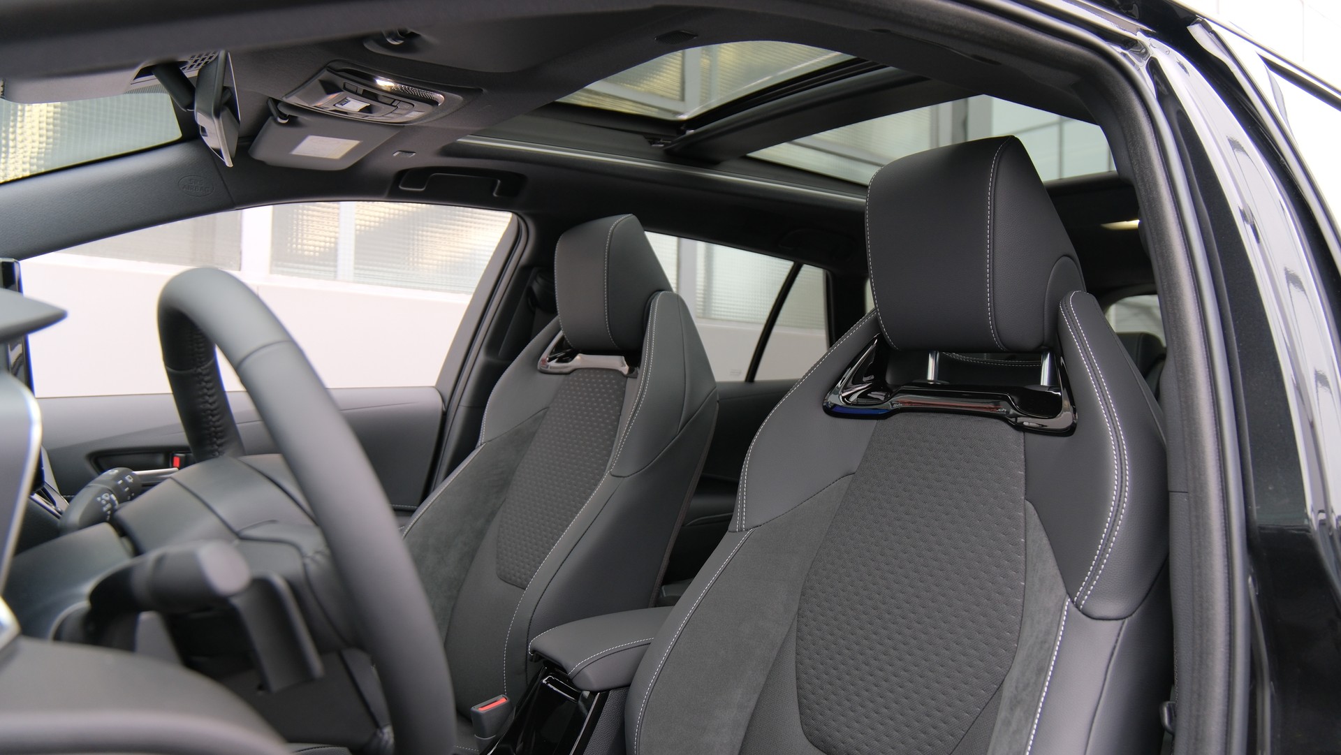 TOYOTA Corolla Touring Sports 2.0 HSD Premium e-CVT-image-4