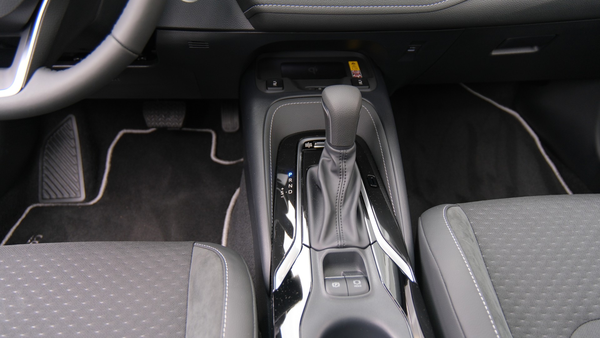 TOYOTA Corolla Touring Sports 2.0 HSD Premium e-CVT-image-20