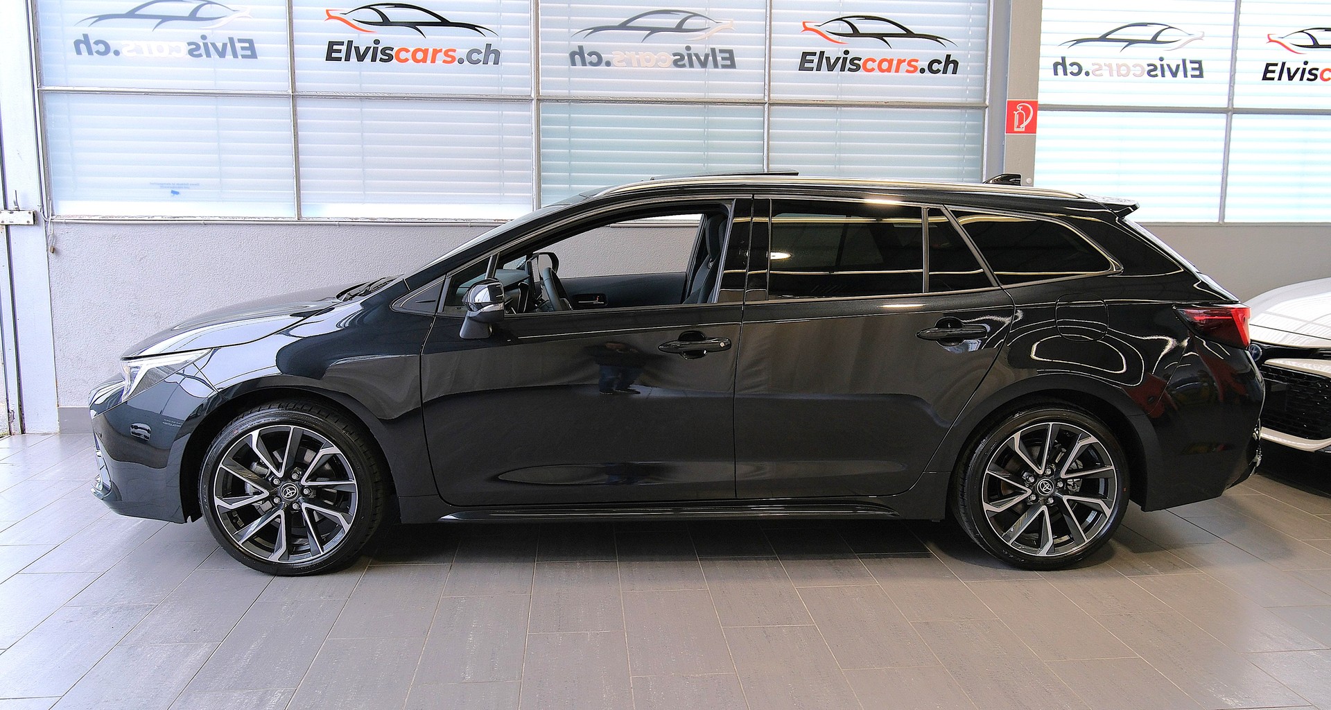 TOYOTA Corolla Touring Sports 2.0 HSD Premium e-CVT-image-10