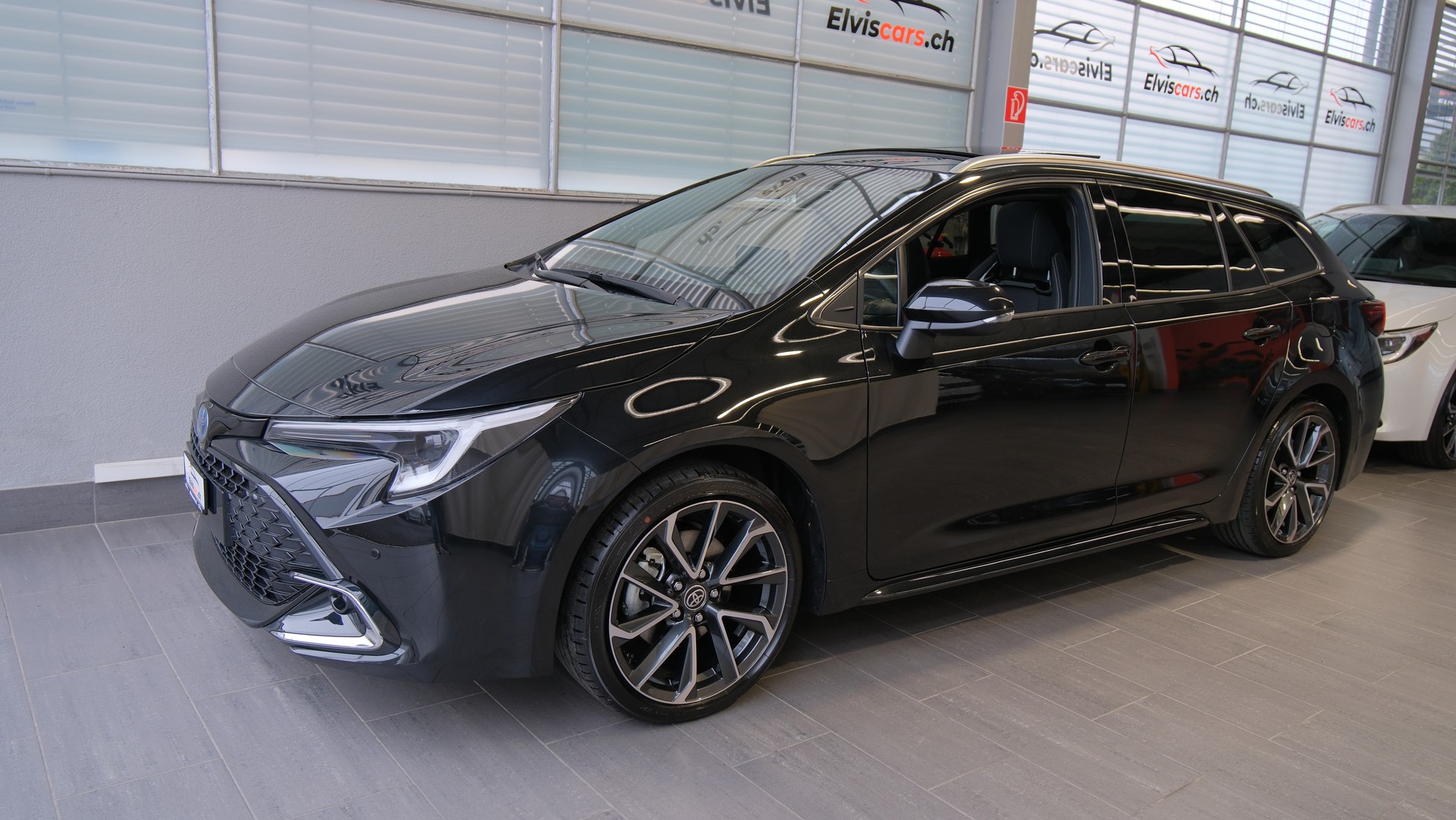 TOYOTA Corolla Touring Sports 2.0 HSD Premium e-CVT-image-9