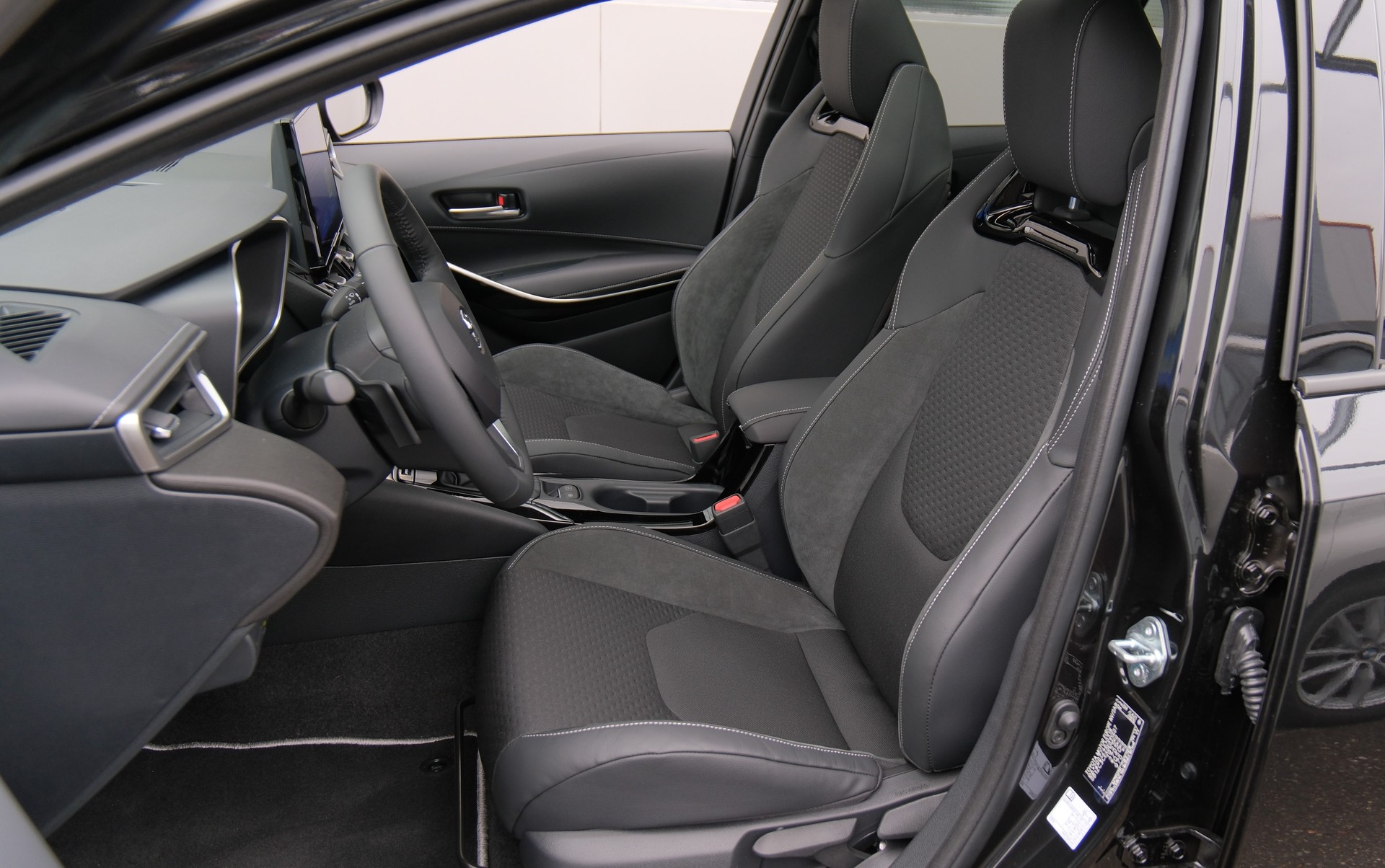 TOYOTA Corolla Touring Sports 2.0 HSD Premium e-CVT-image-3