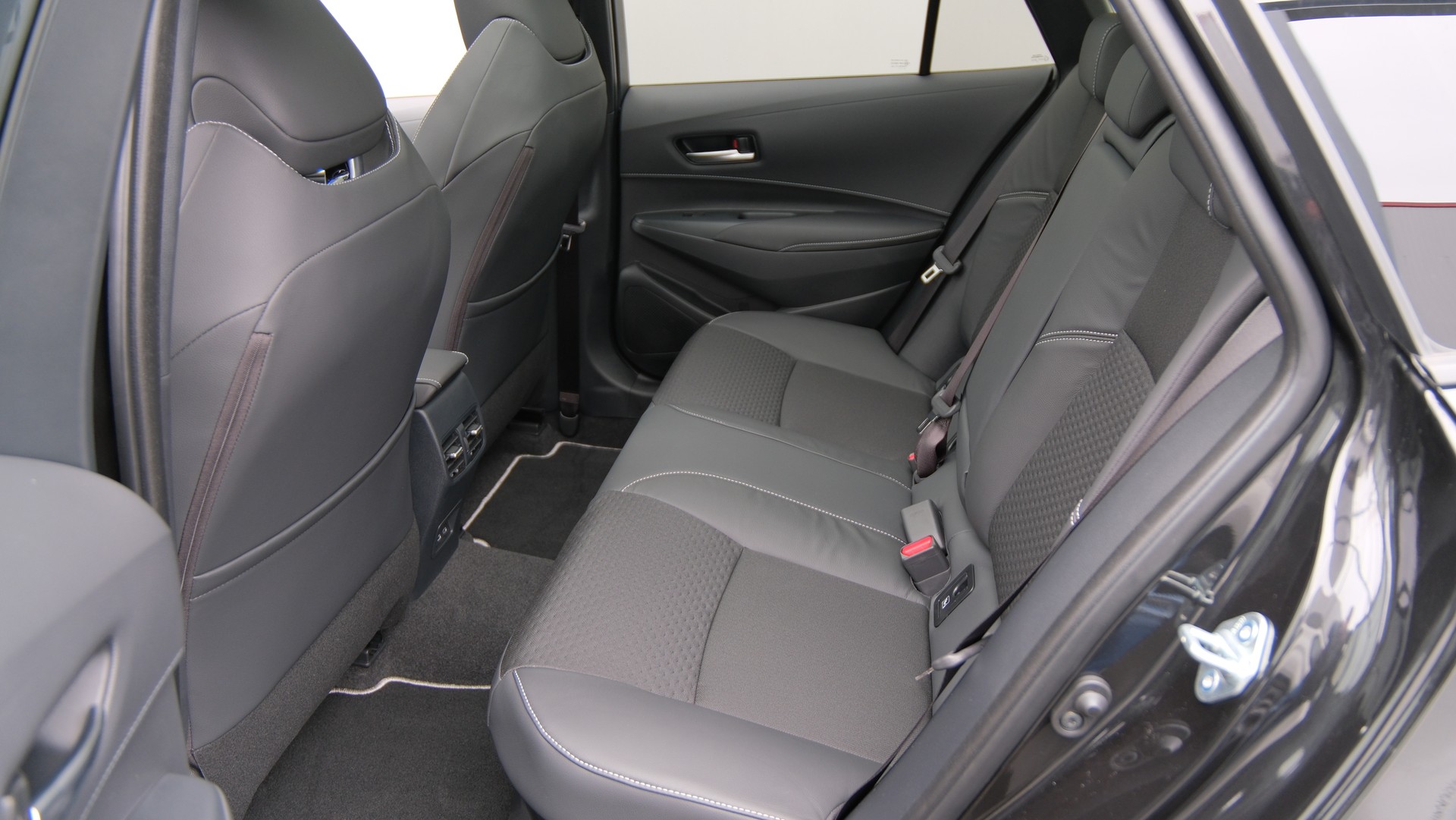 TOYOTA Corolla Touring Sports 2.0 HSD Premium e-CVT-image-22