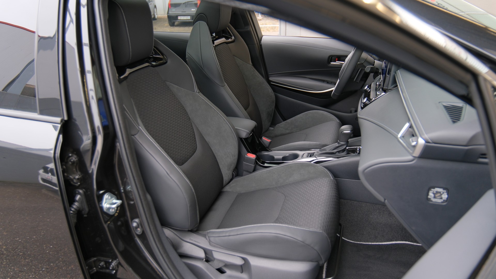 TOYOTA Corolla Touring Sports 2.0 HSD Premium e-CVT-image-15