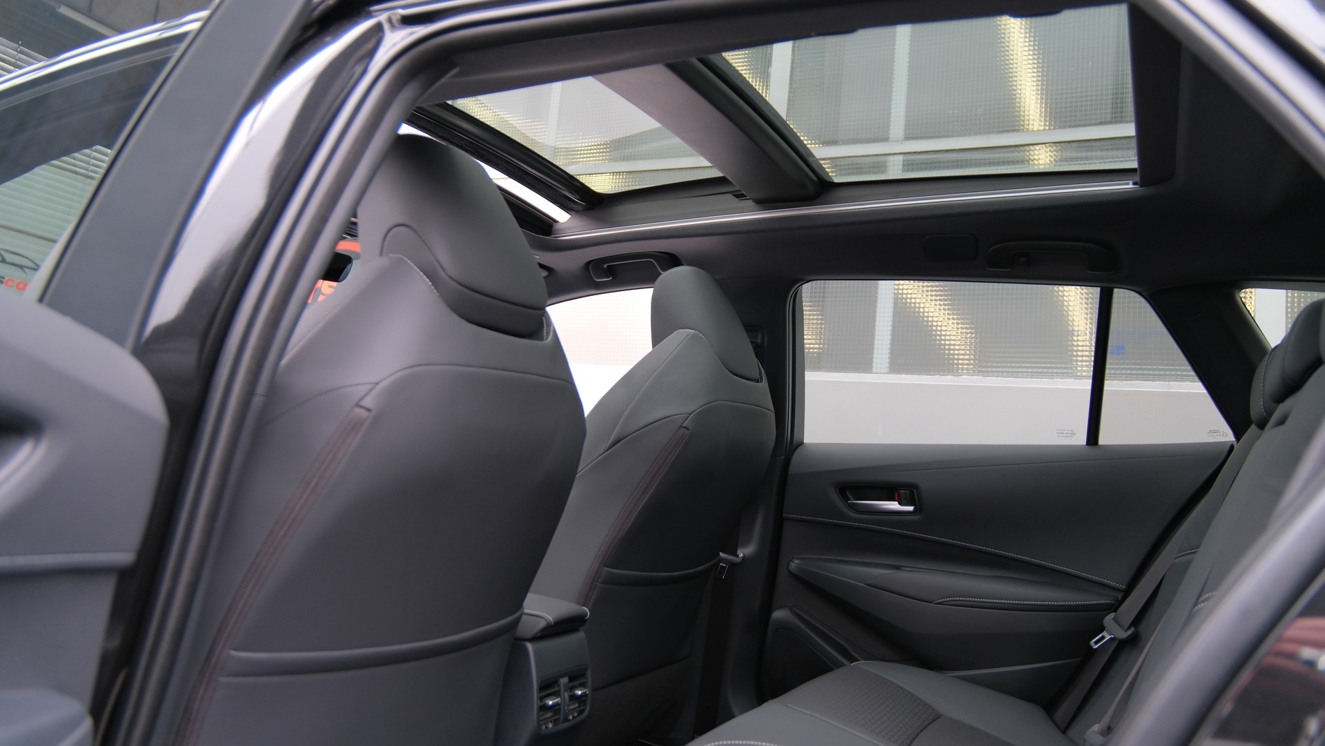 TOYOTA Corolla Touring Sports 2.0 HSD Premium e-CVT-image-5